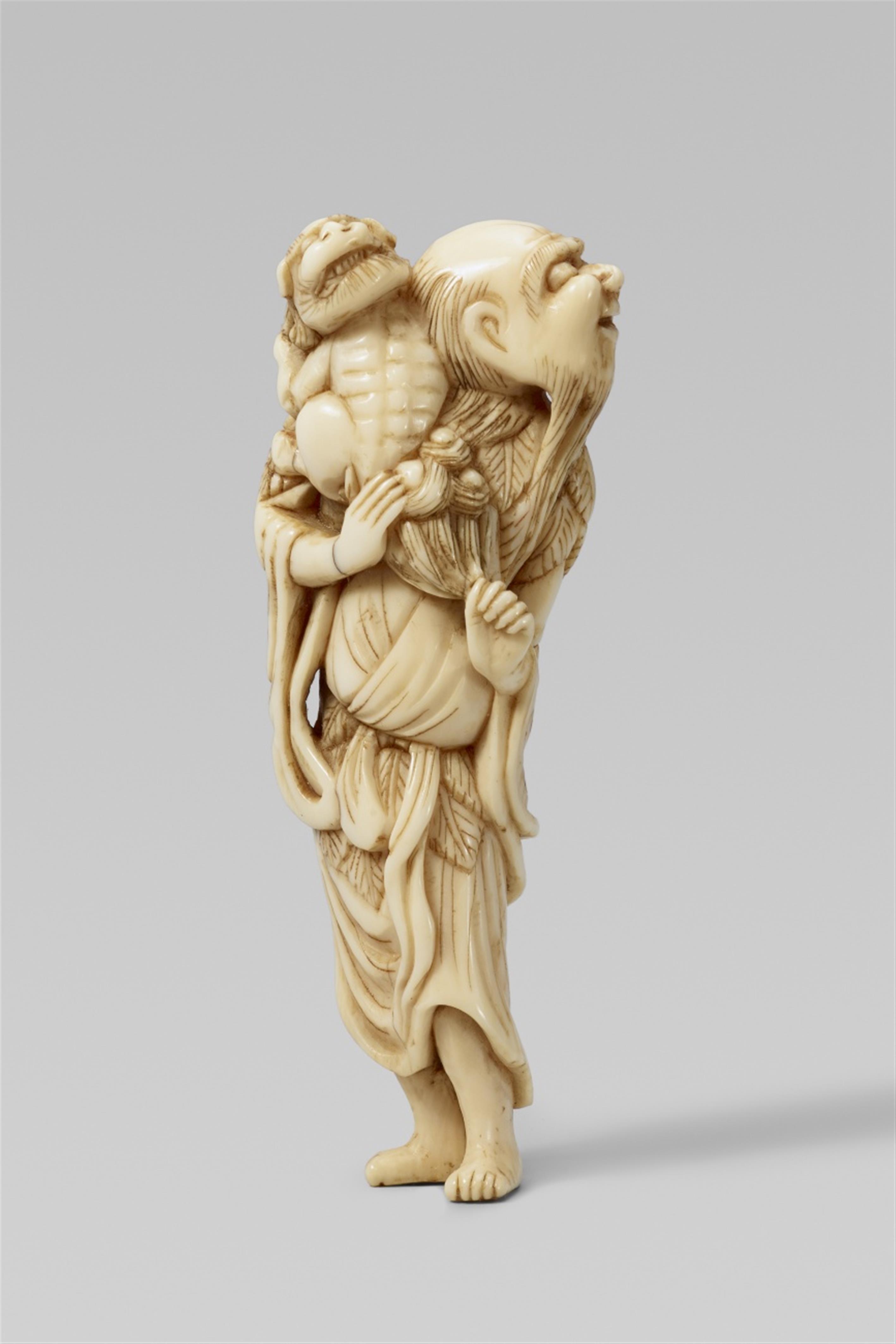 An ivory netsuke of a sennin with a shishi. 18th century - image-1