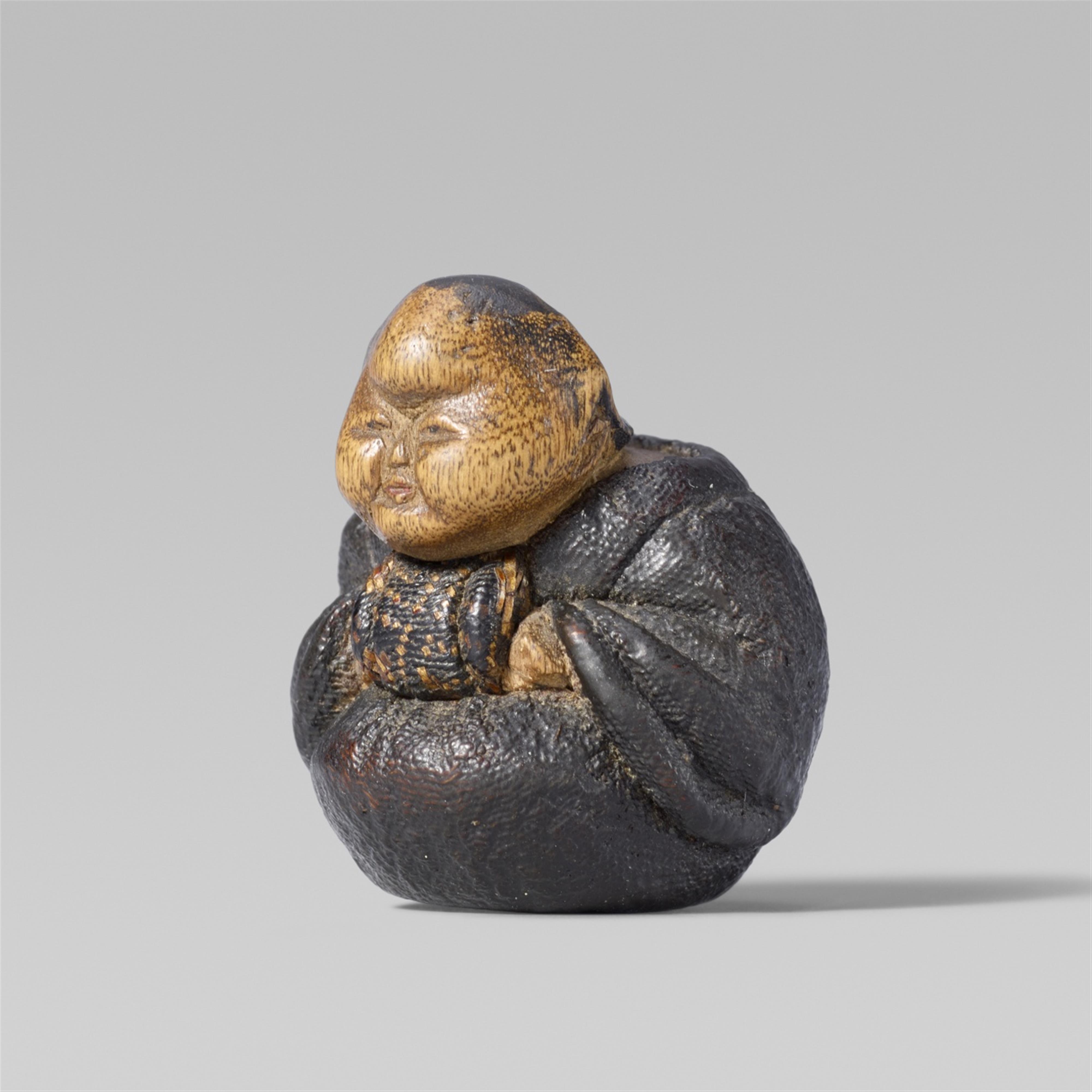 An unusual and small lacquered wood netsuke of Okame. 19th century - image-1