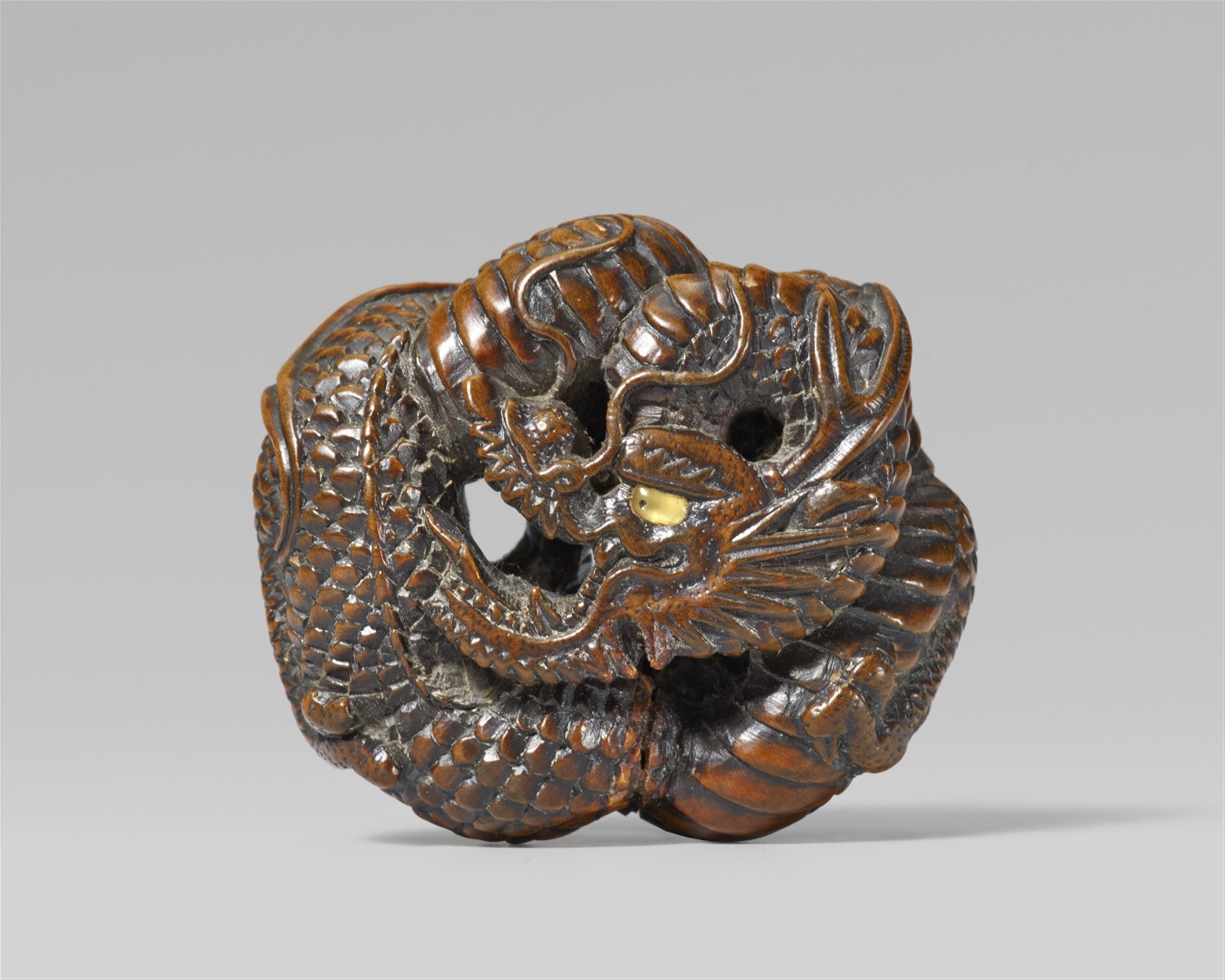 A good Tanba school wood netsuke of a dragon, by Toyokazu. Mid-19th century - image-1