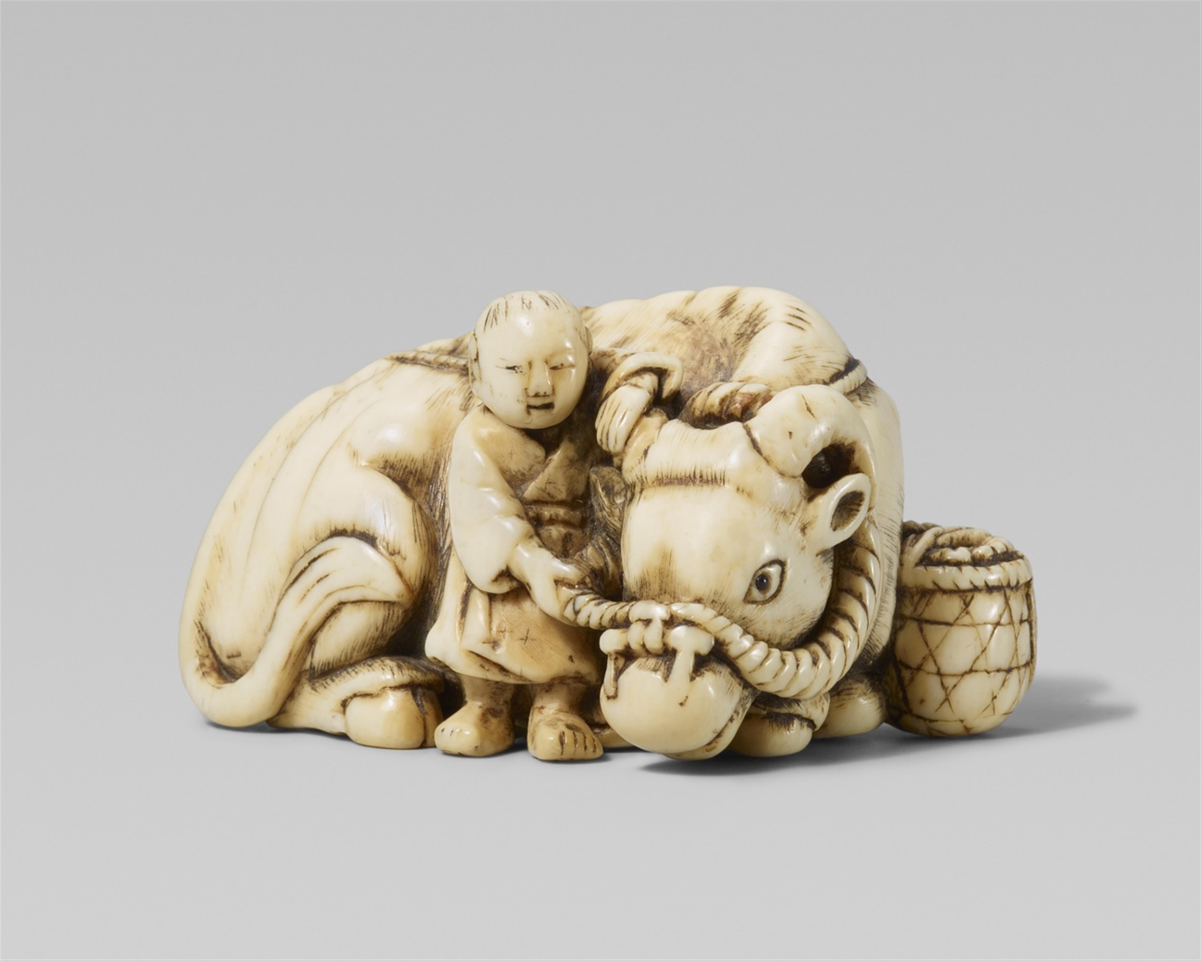A good ivory netsuke of a recumbent ox and herd boy. Early 19th century - image-1