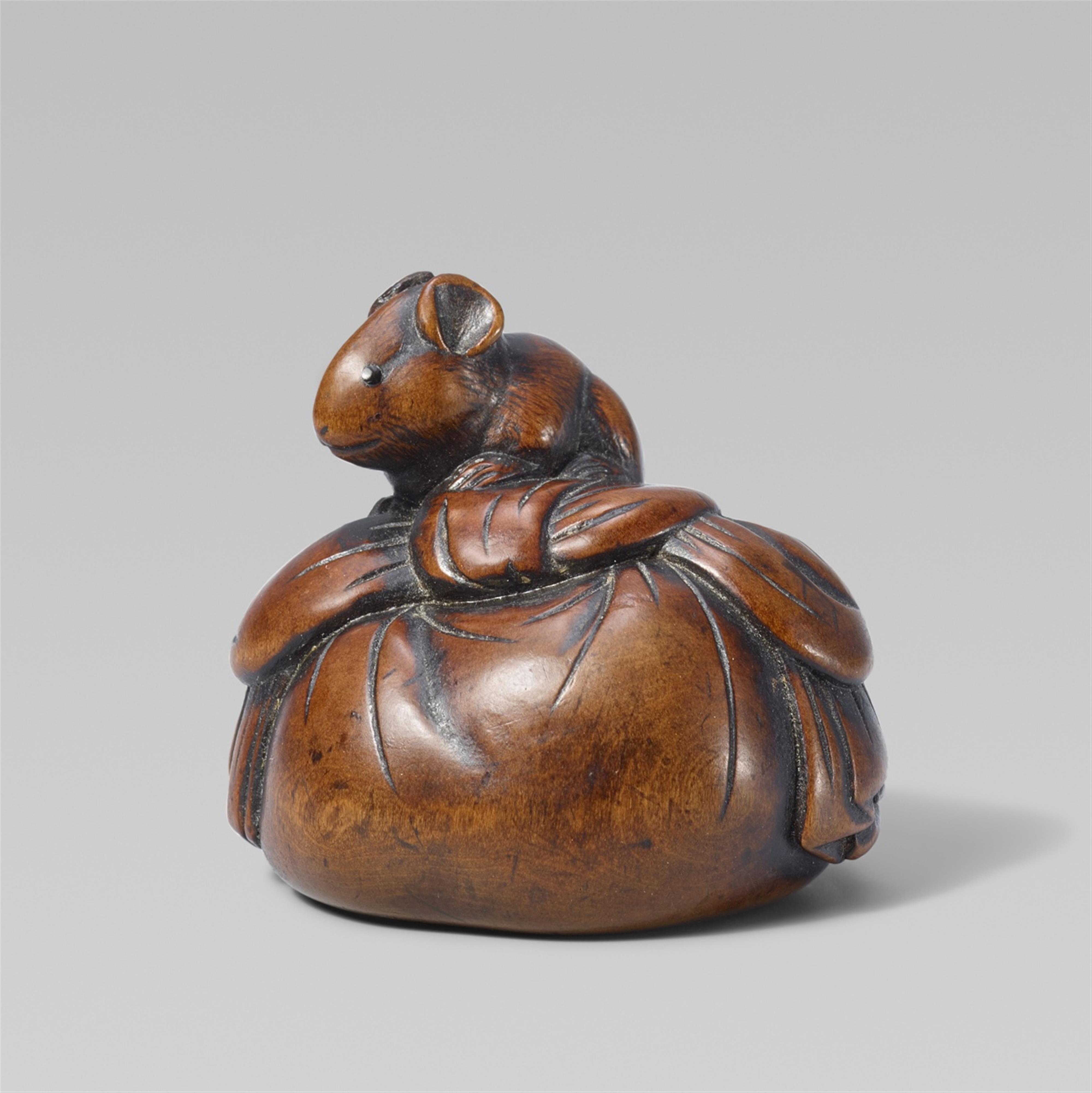 A boxwood netsuke of a young rat. Mid-19th century - image-1