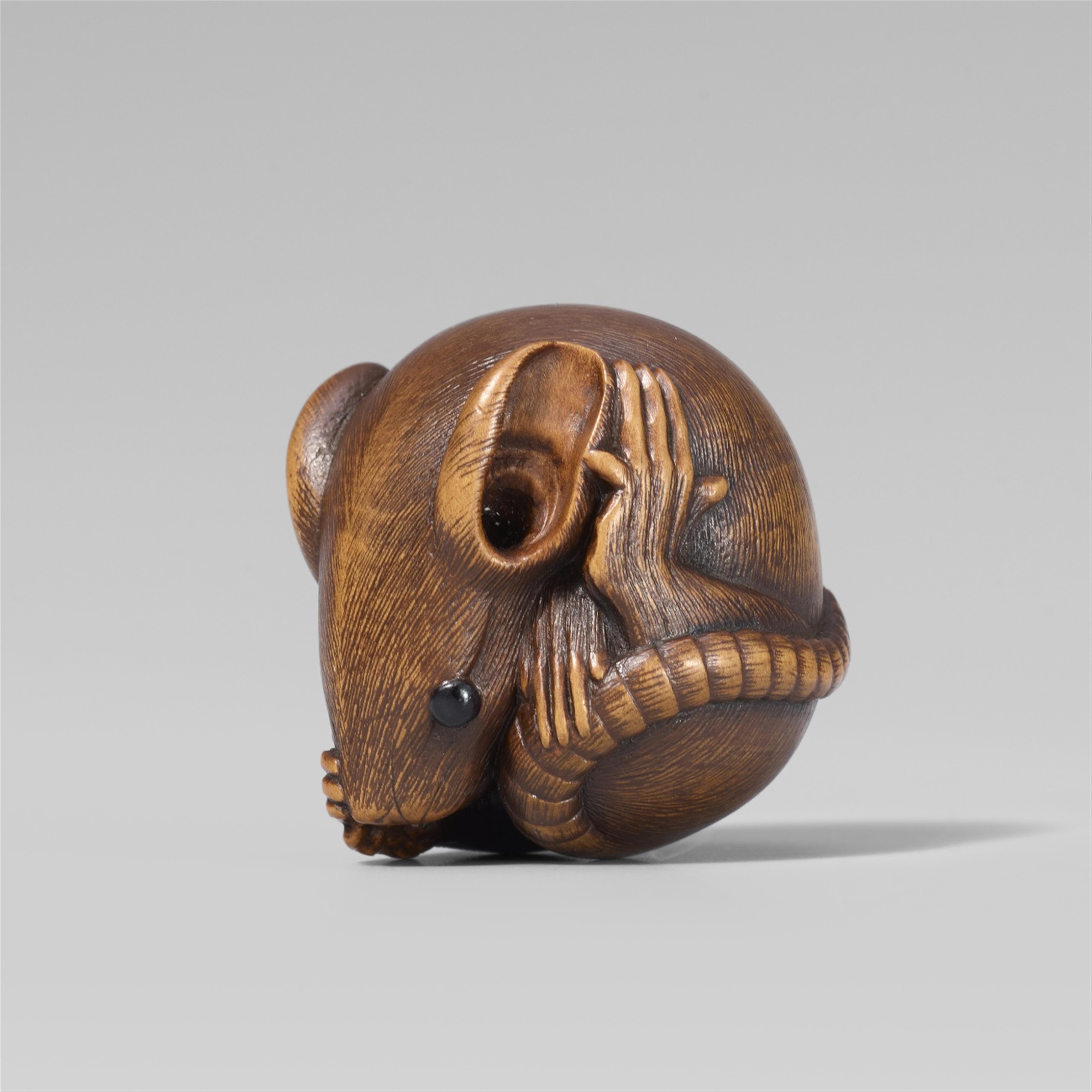 An Ise school boxwood netsuke of a rat rolled into a ball, by Masakiyo. First half 20th century - image-1