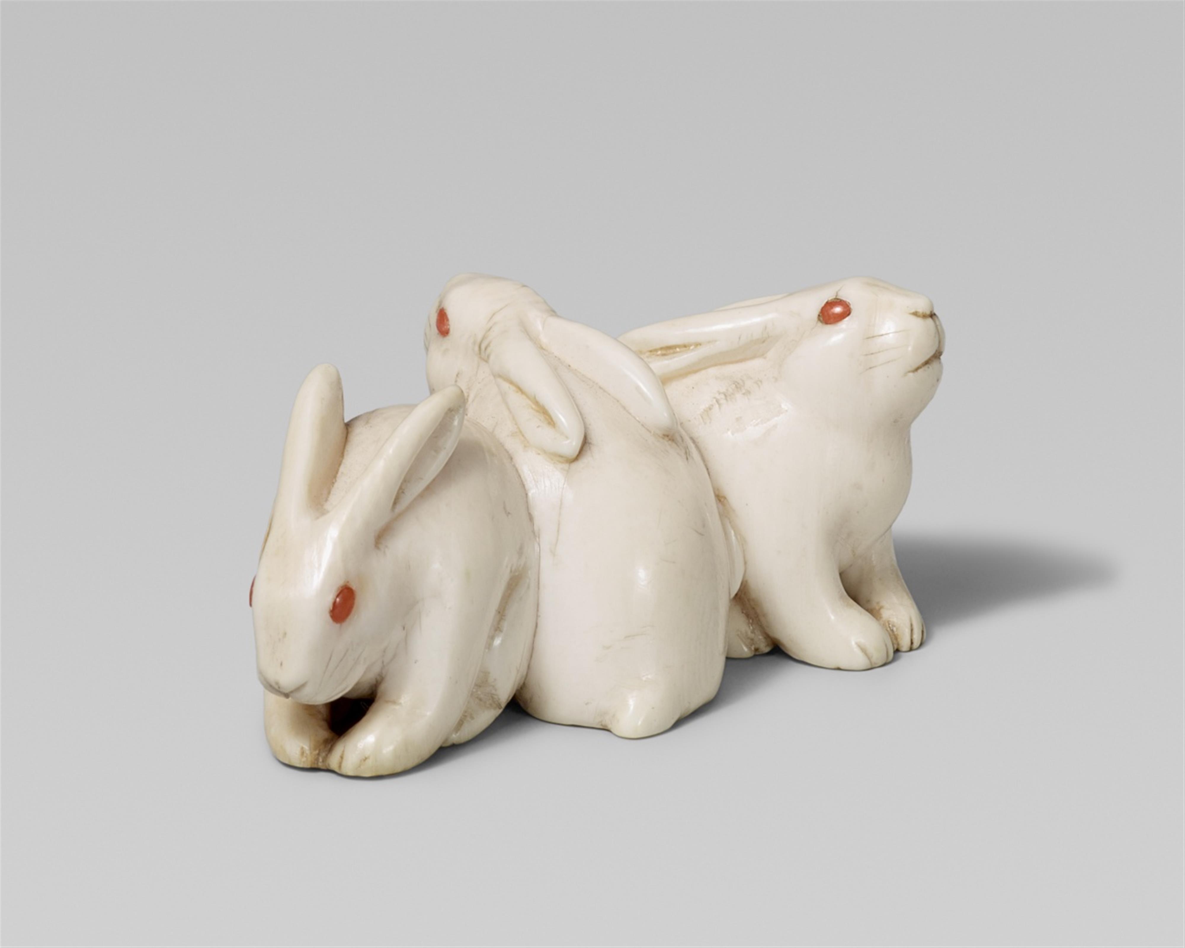 An attractive ivory netsuke of three rabbits. Mid-19th century - image-1