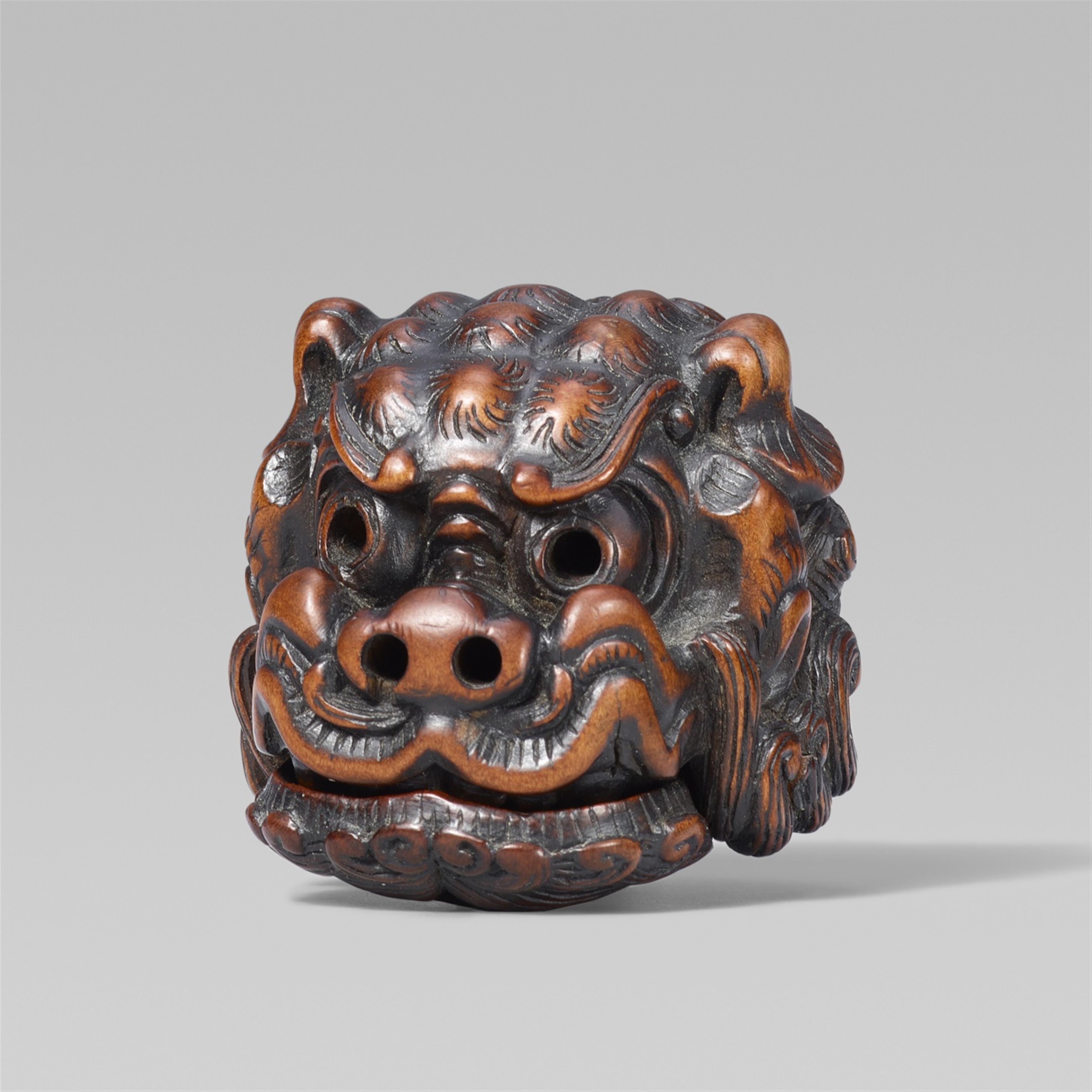 A large Tomotada-type boxwood netsuke of a shishimai mask. Early 19th century - image-1