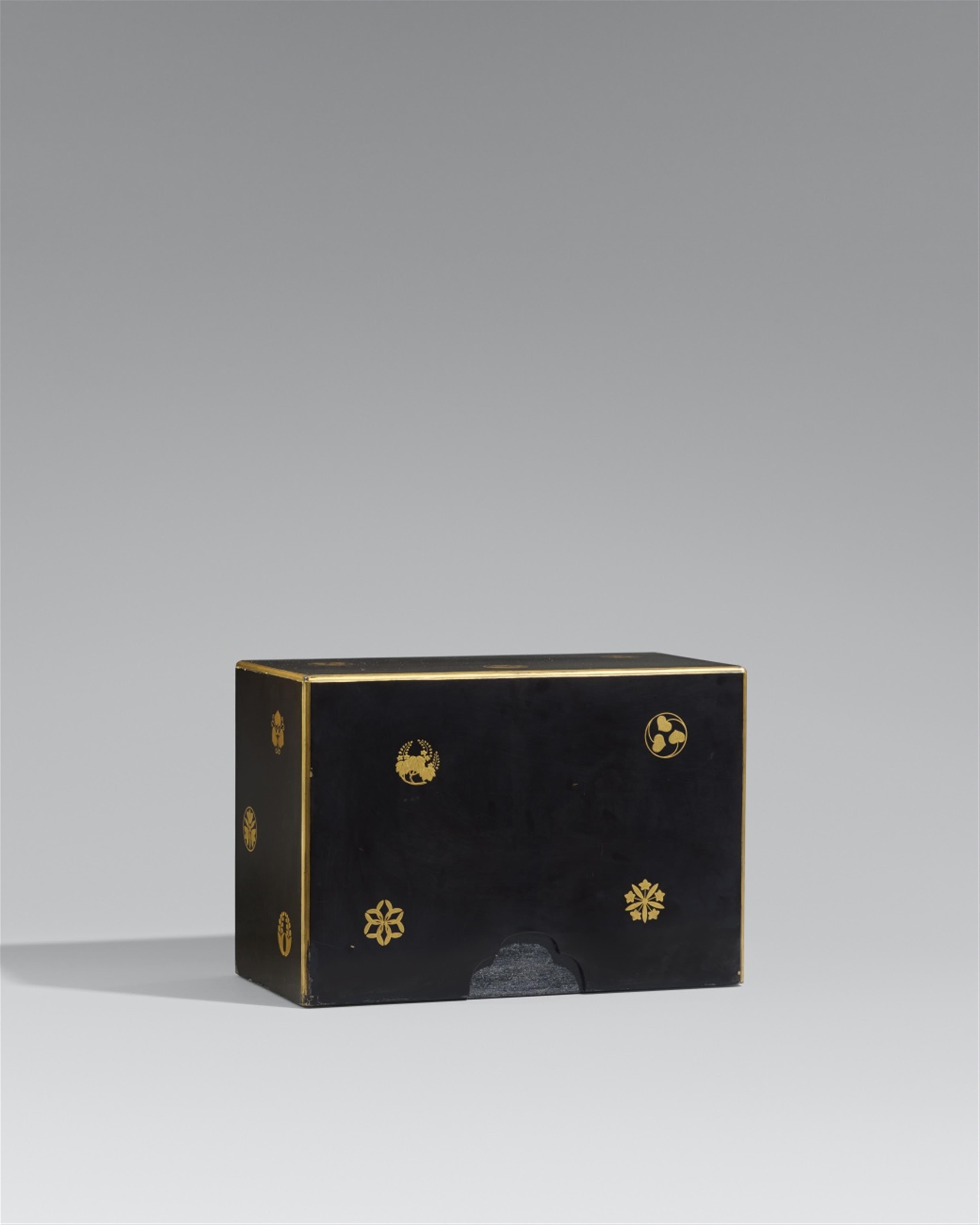 A lacquer box for inrô. 19th century - image-1