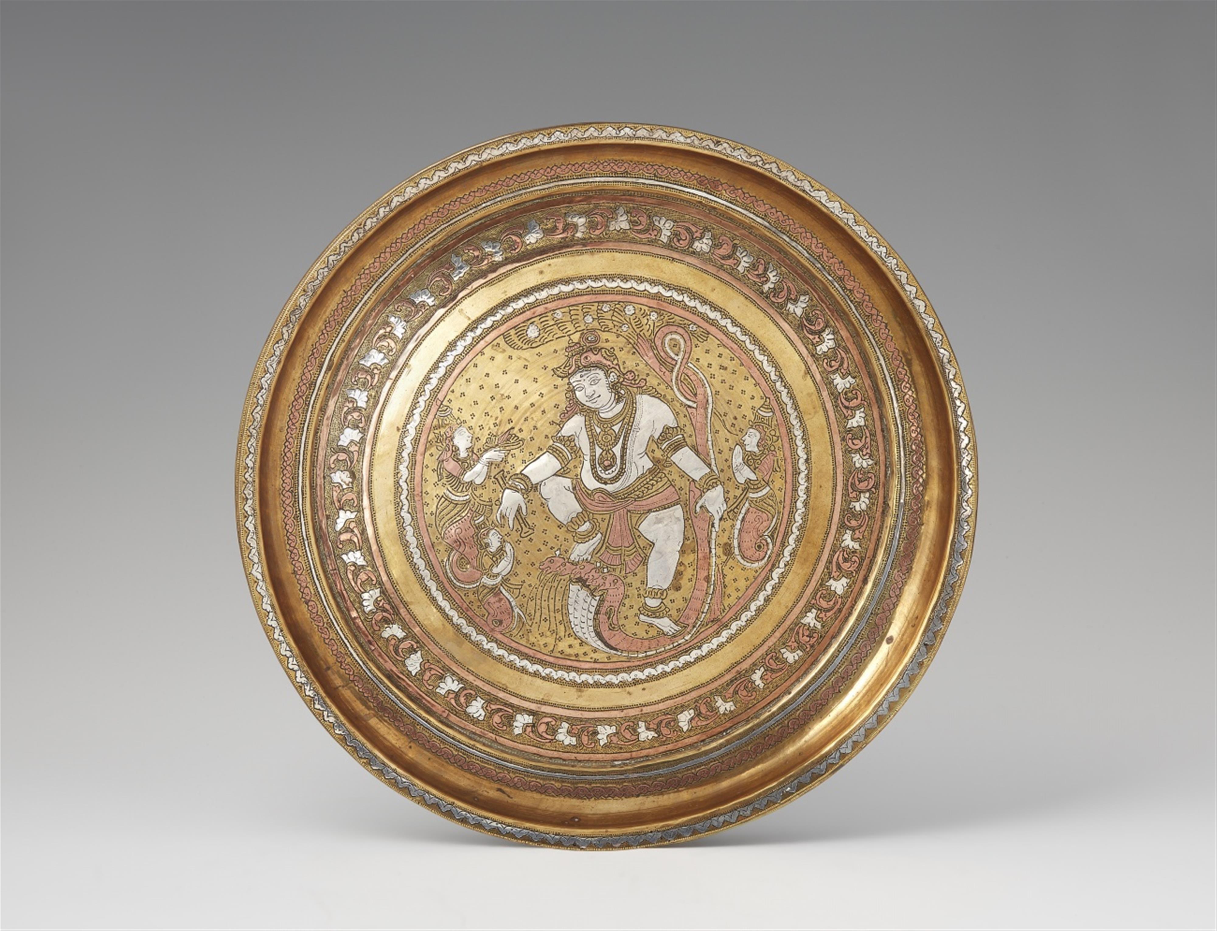 A Thanjavur brass tray. 19th century - image-1