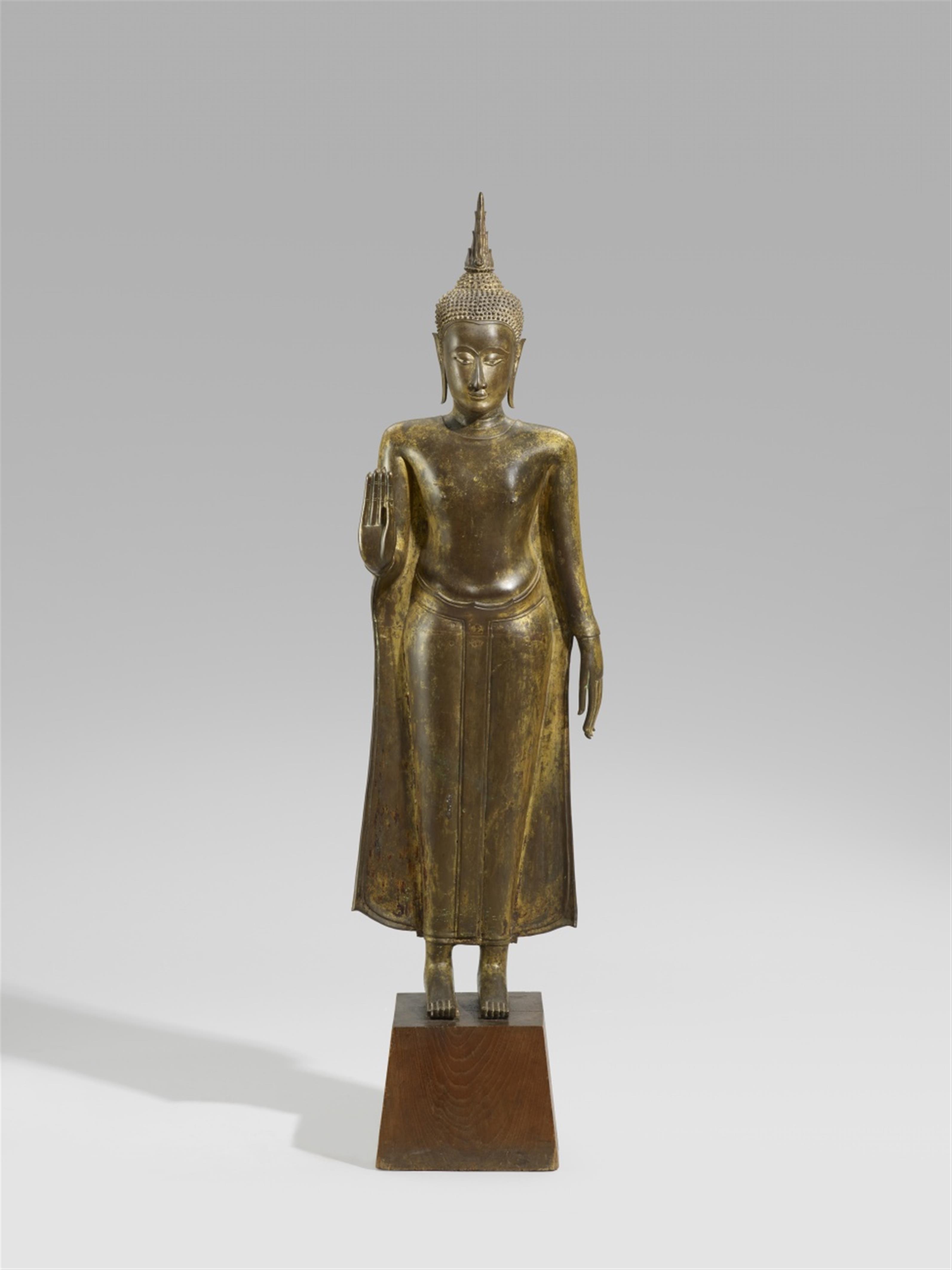 Große Figur eines Buddha. Bronze. Thailand, im Ayutthaya-Stil. 16./17. Jh. - image-1