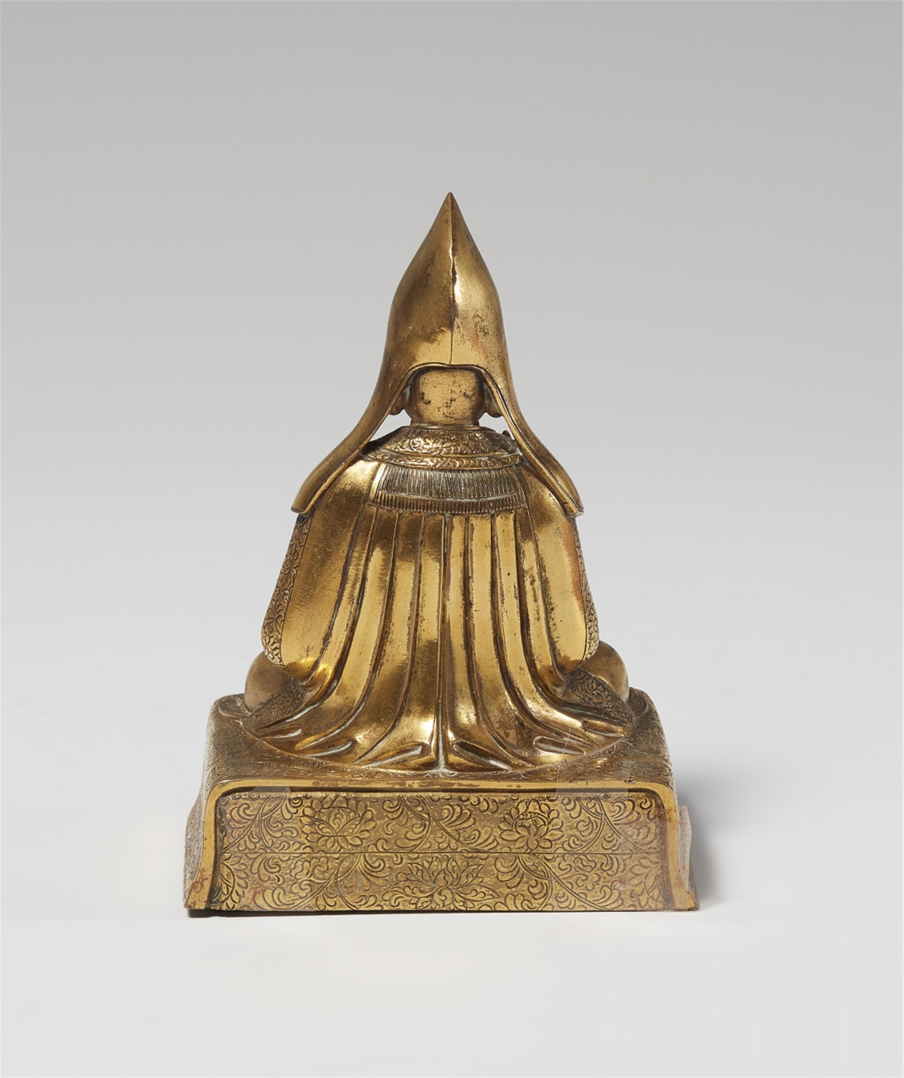 A Sinotibetan gilt bronze figure of a Gelugpa lama. 18th century - image-2