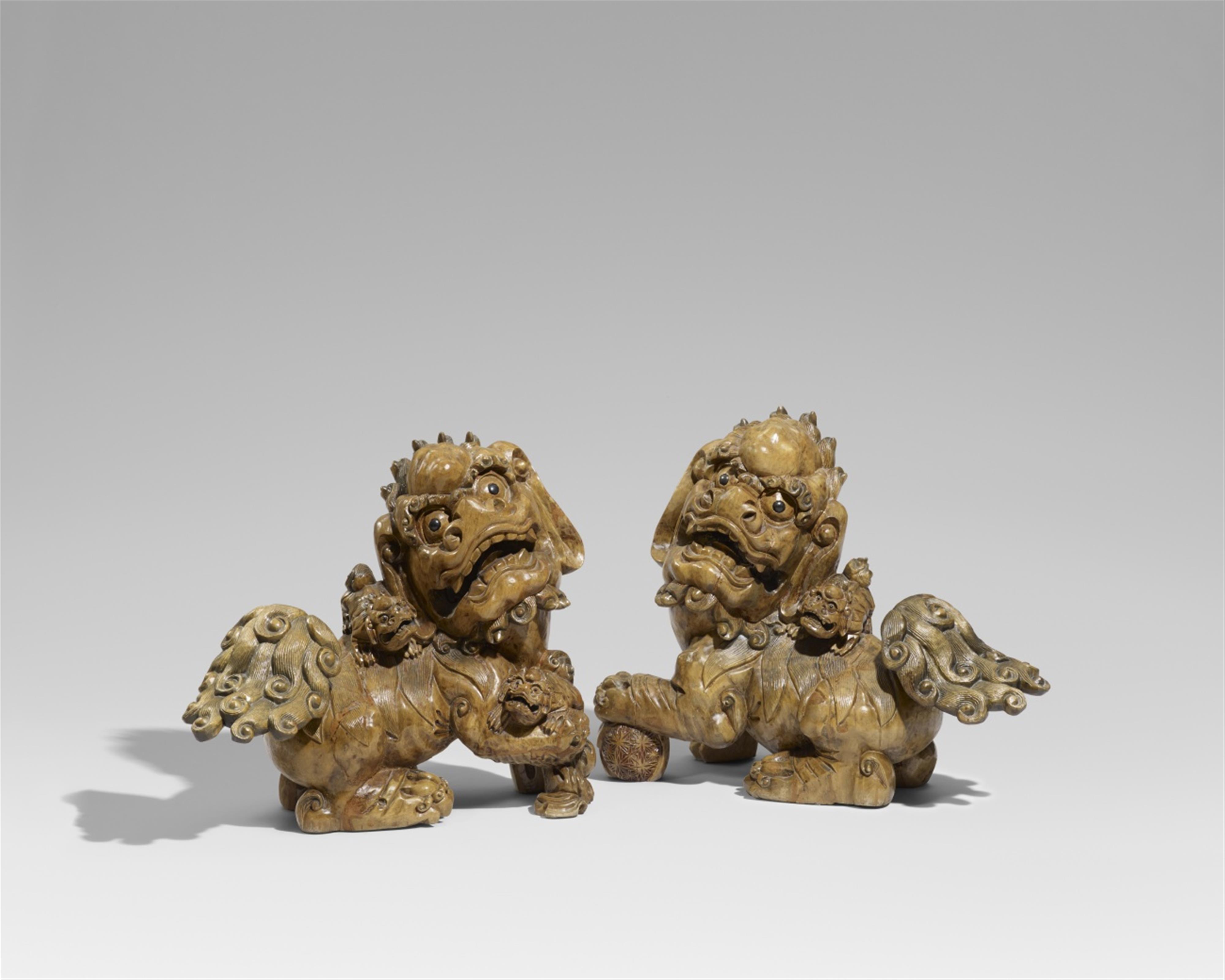 A pair of wood figures of Buddhist lions. Around 1900 - image-1