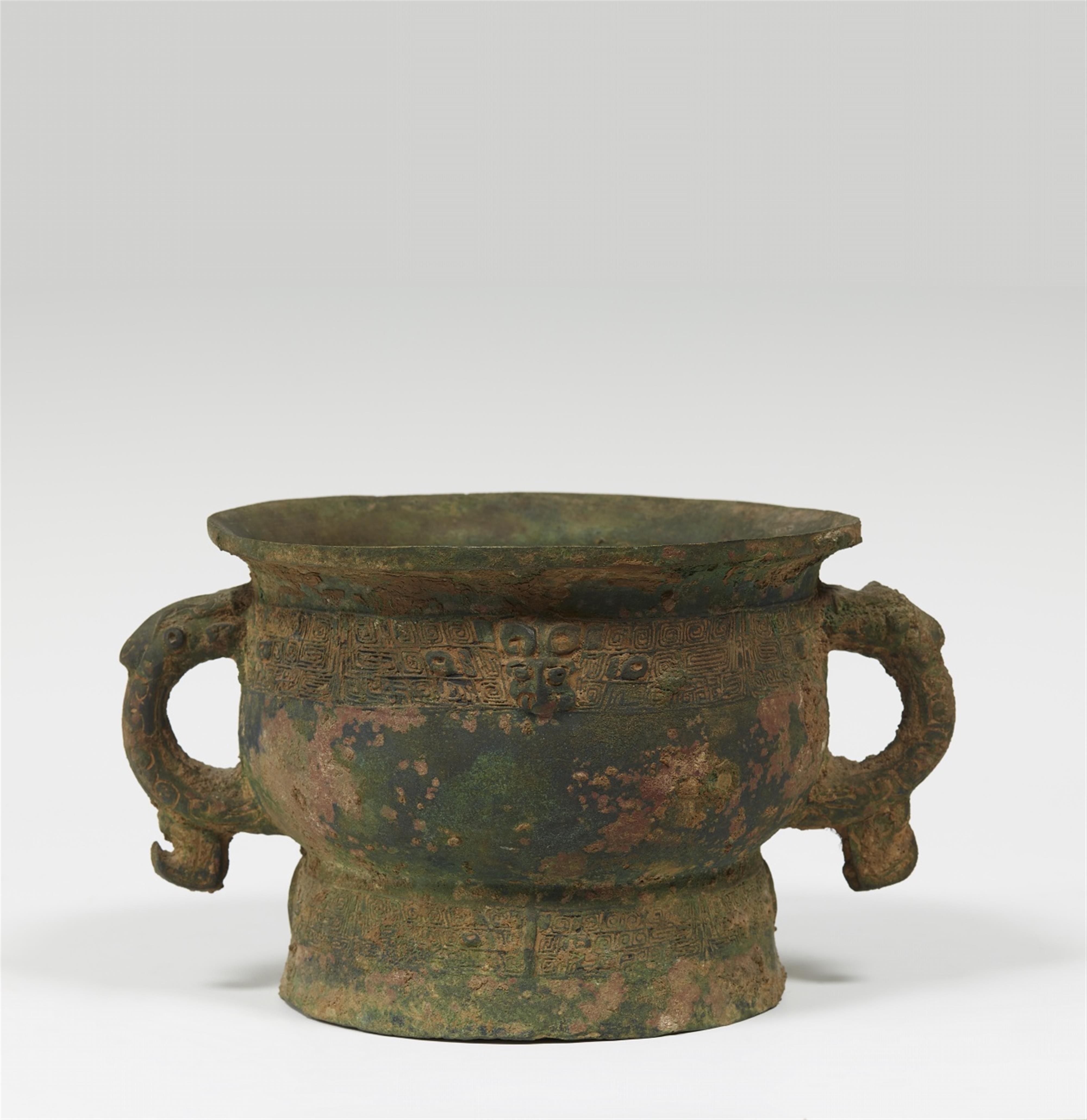 A bronze ritual vessel of gui type. Western Zhou dynasty, 11th century BC - image-1