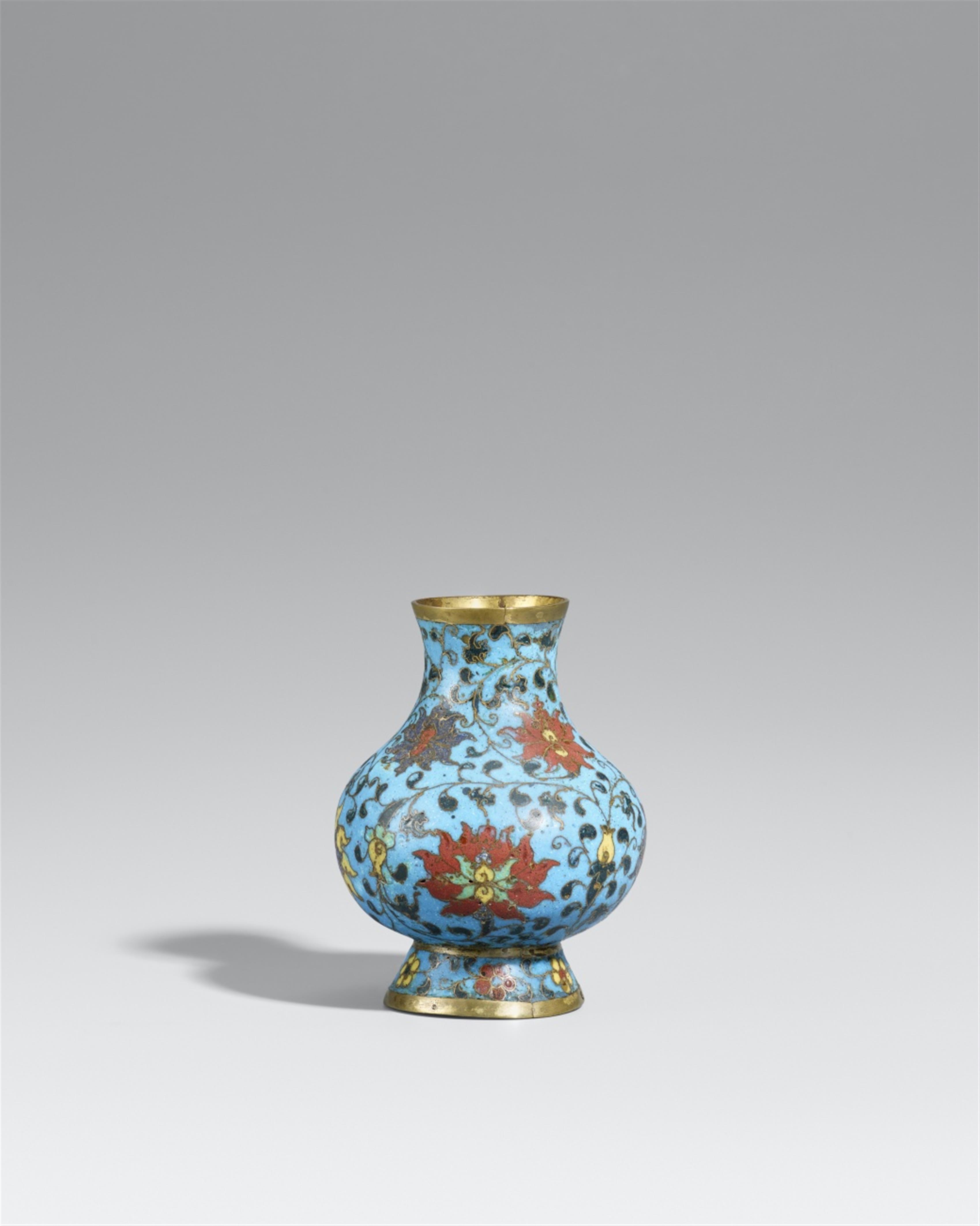 A small cloisonné enamel vase. Second half 16th/first half 17th century - image-1
