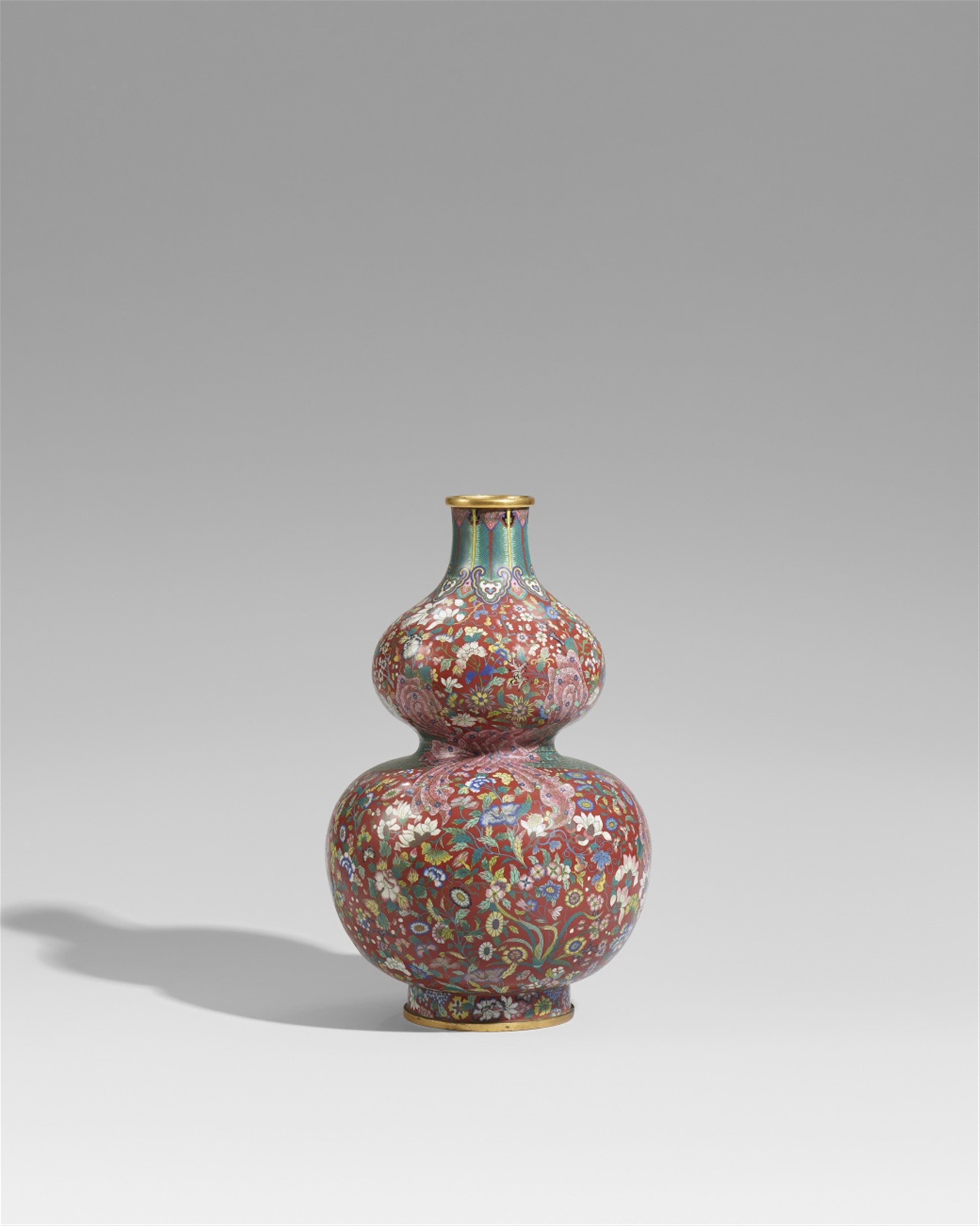 A very large cloisonné enamel double-gourd vase. Later 19th century - image-1