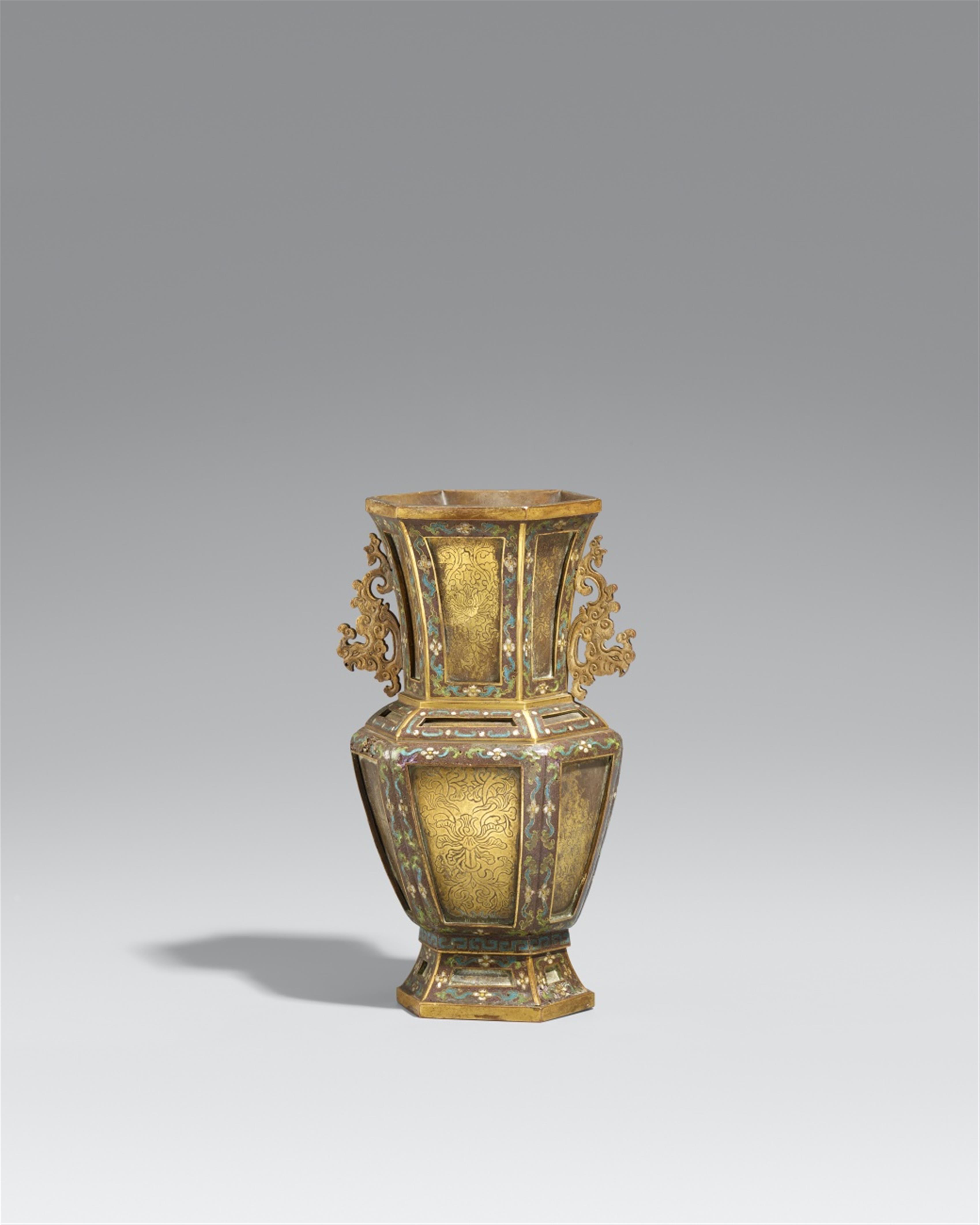 A hexagonal cloisonné enamel and gilt copper vase. 18th century - image-1