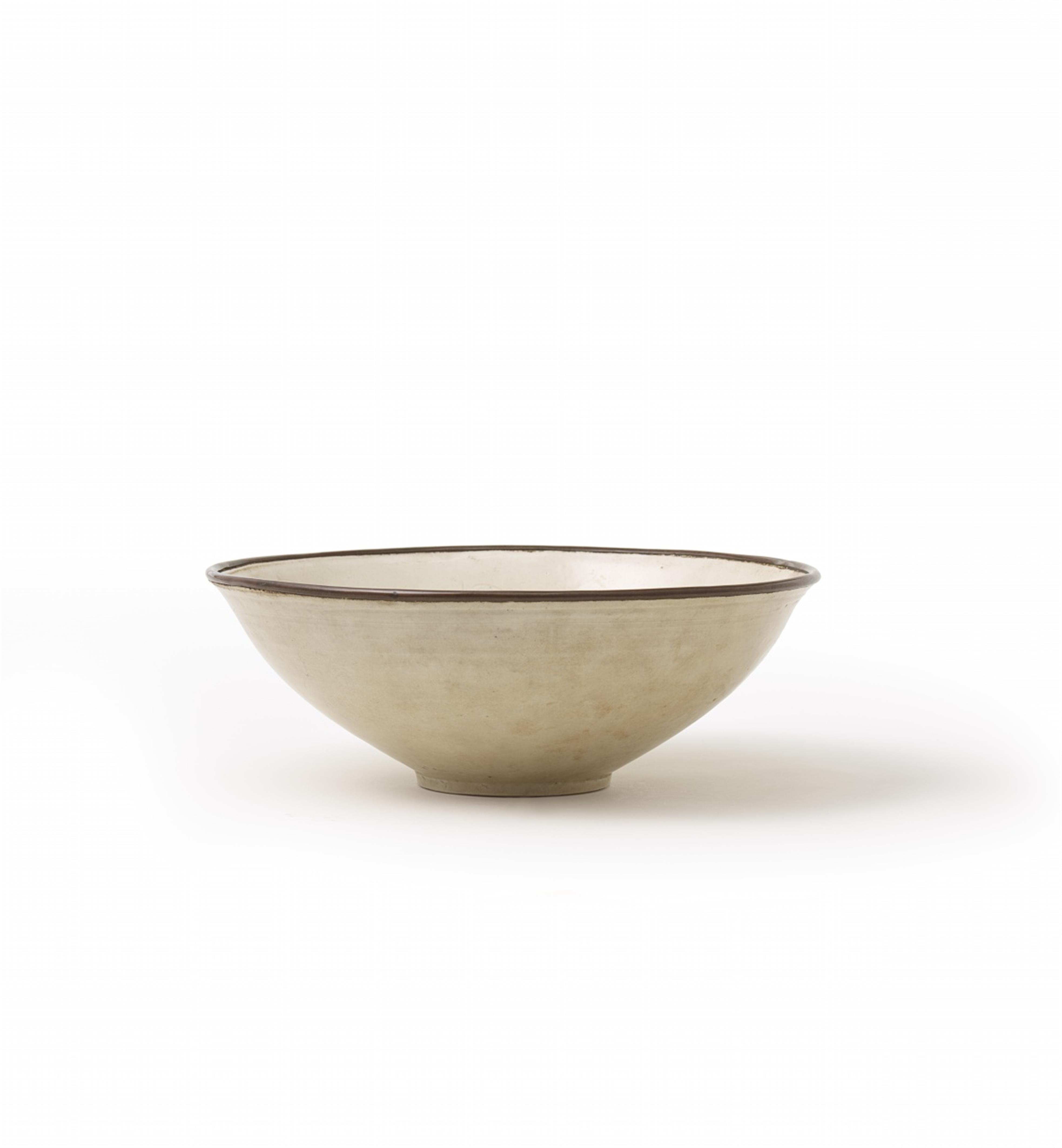 A large carved dingyao floral bowl. Northern Song dynasty (960-1127) - image-1