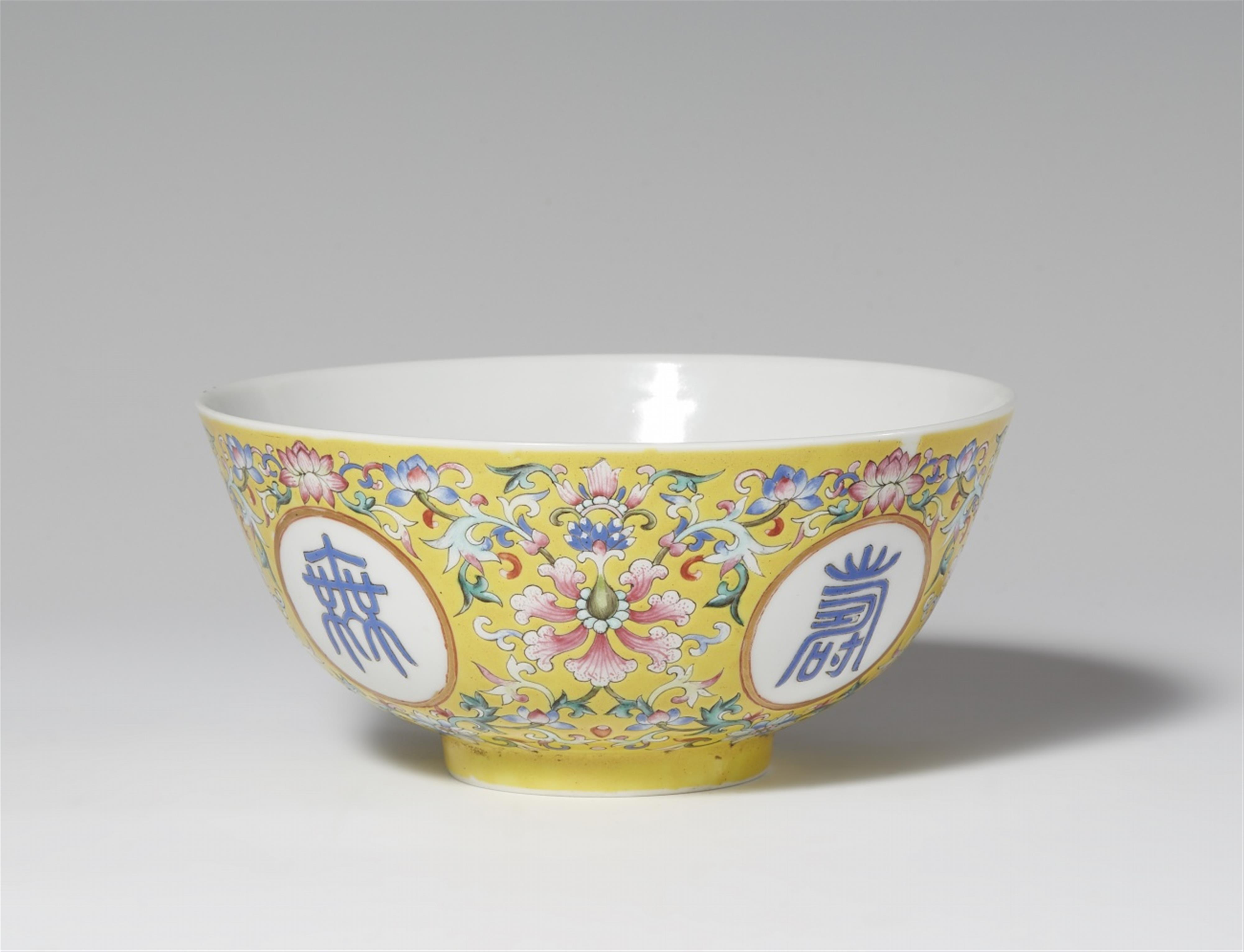 A famille rose and yellow ground 'wan shou wu jiang' birthday bowl. Guangxu period (1874-1908) - image-1