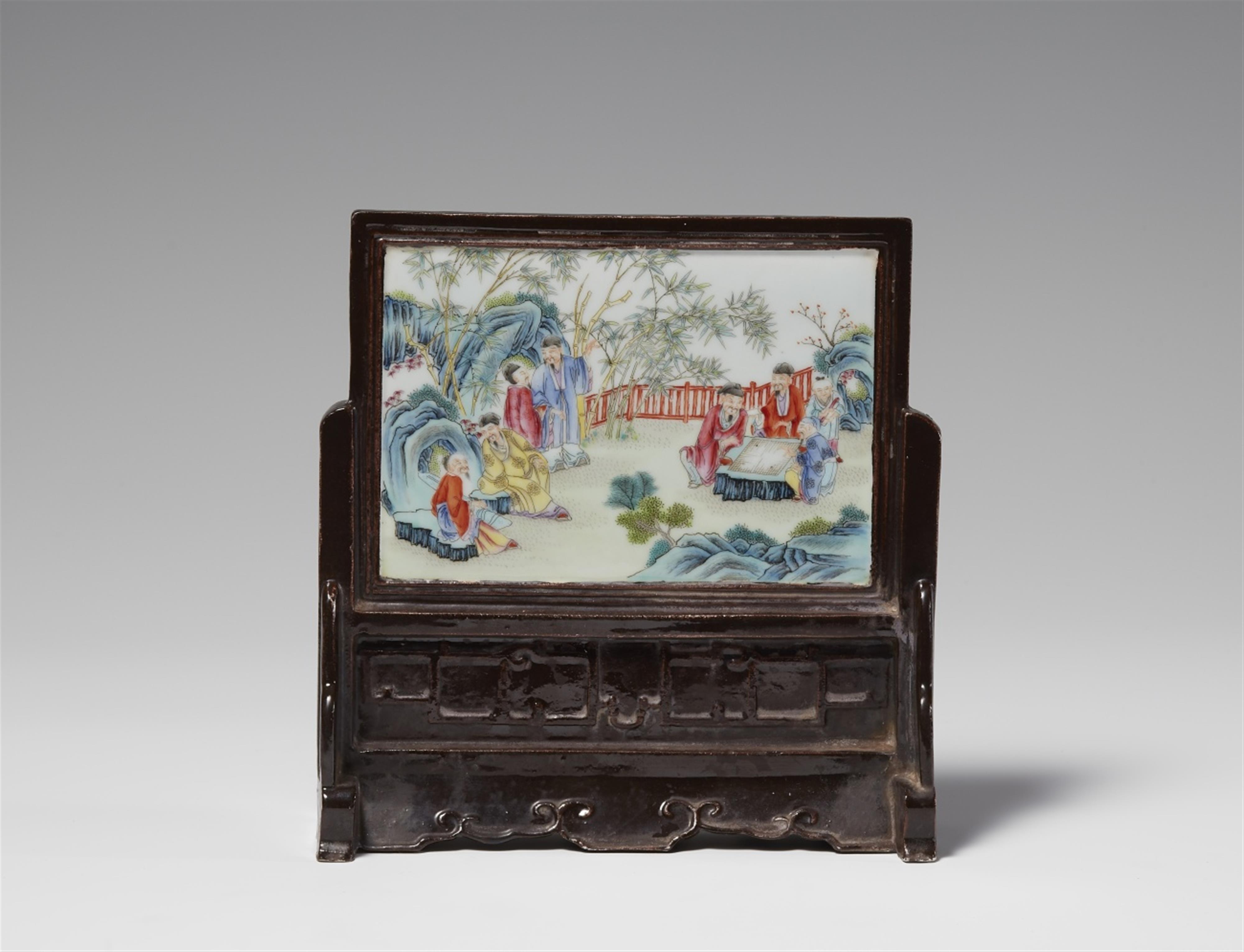 A small famille rose table screen. Late Qing dynasty (1644-1911) - image-1