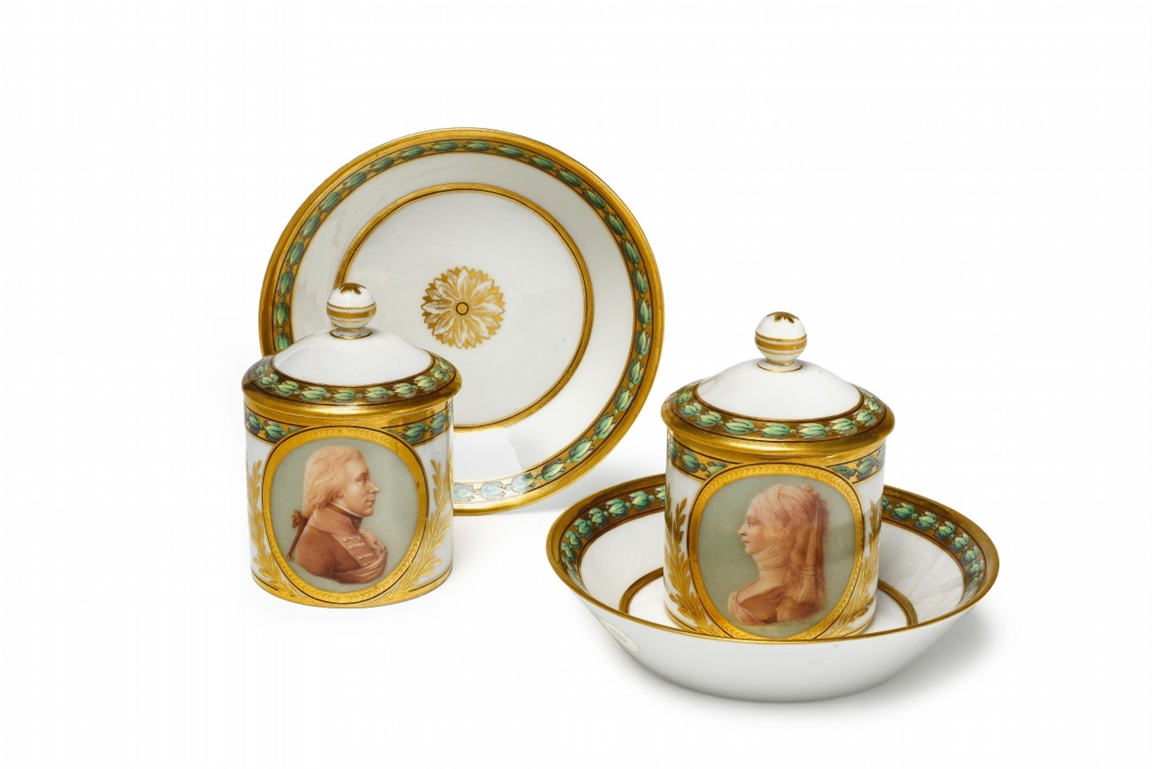 A pair of Berlin KPM porcelain cups and covers with the young King and Queen - image-1