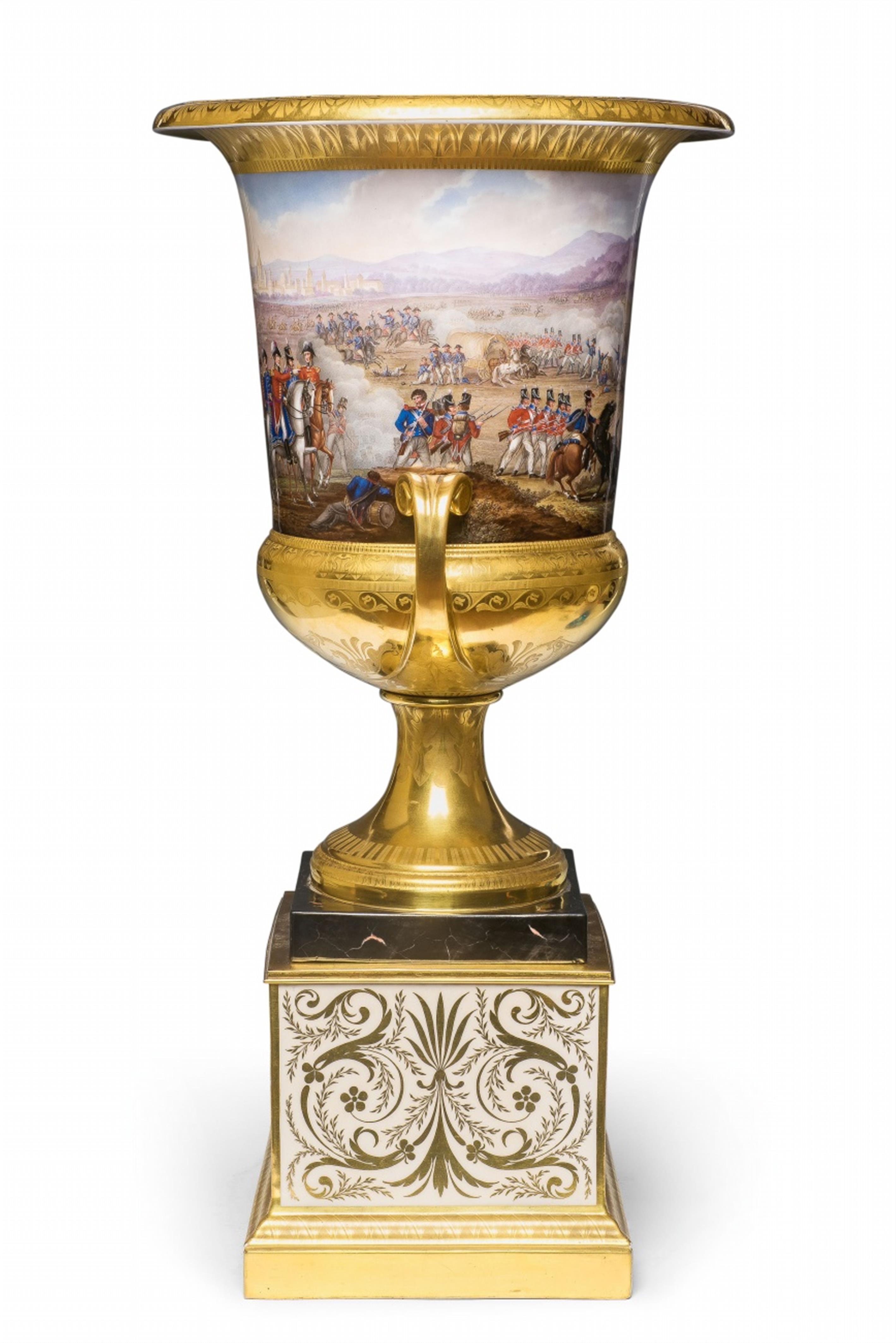 A Berlin KPM porcelain vase with a depiction of the Battle of Vitoria - image-3