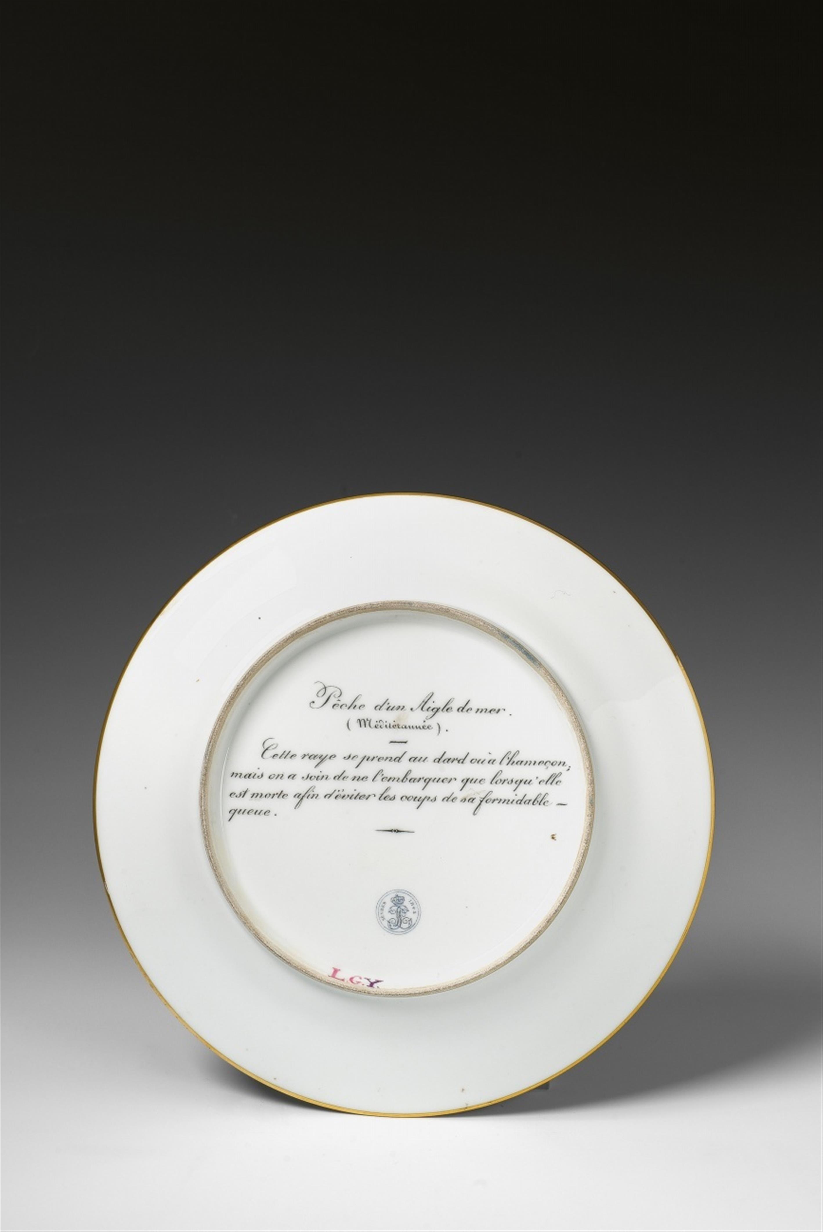 A Sèvres porcelain plate from the "service des pêches" - image-3