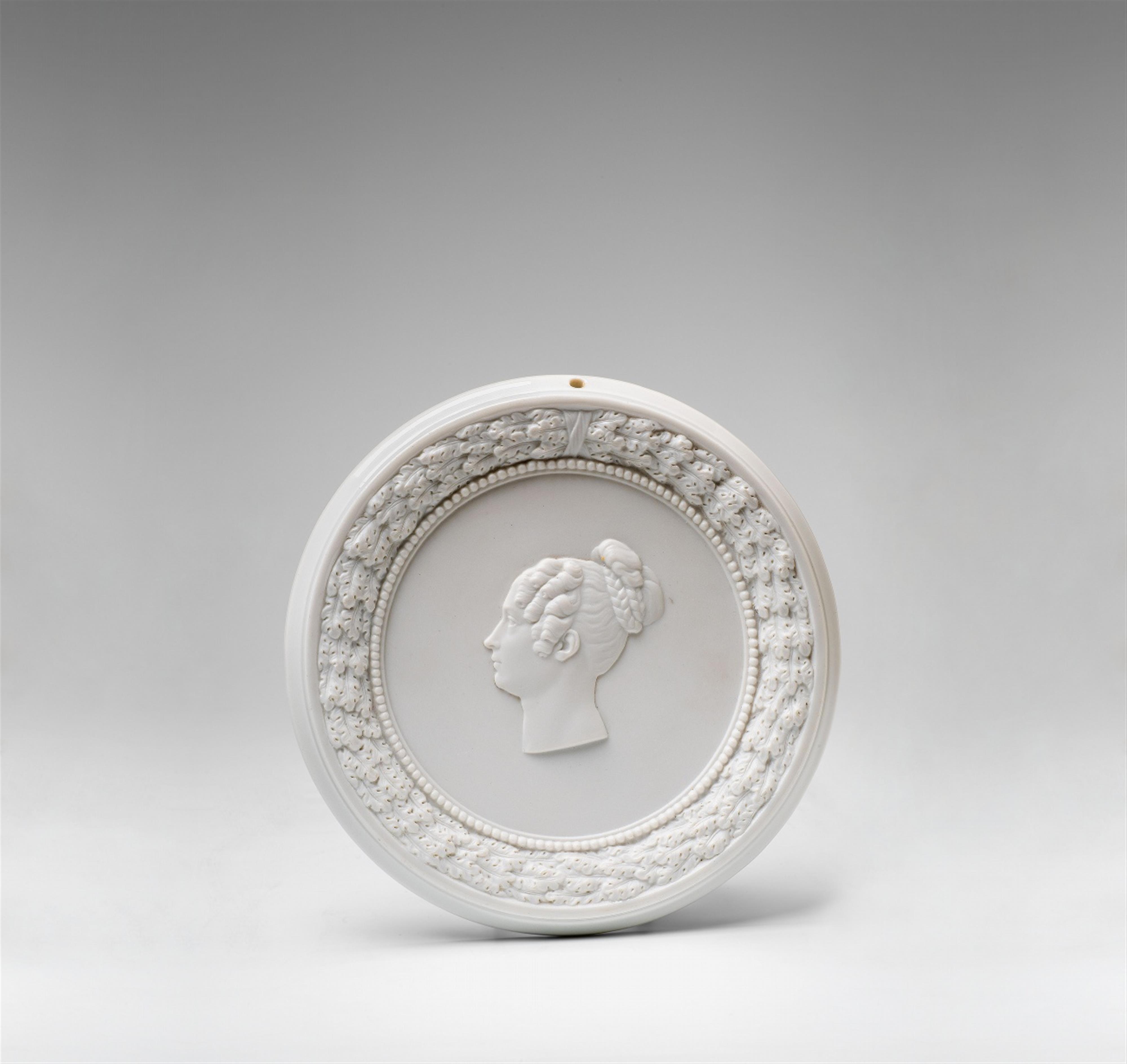 A Berlin KPM porcelain tondo with a portrait of Crown Princess Elisabeth Ludovika - image-1