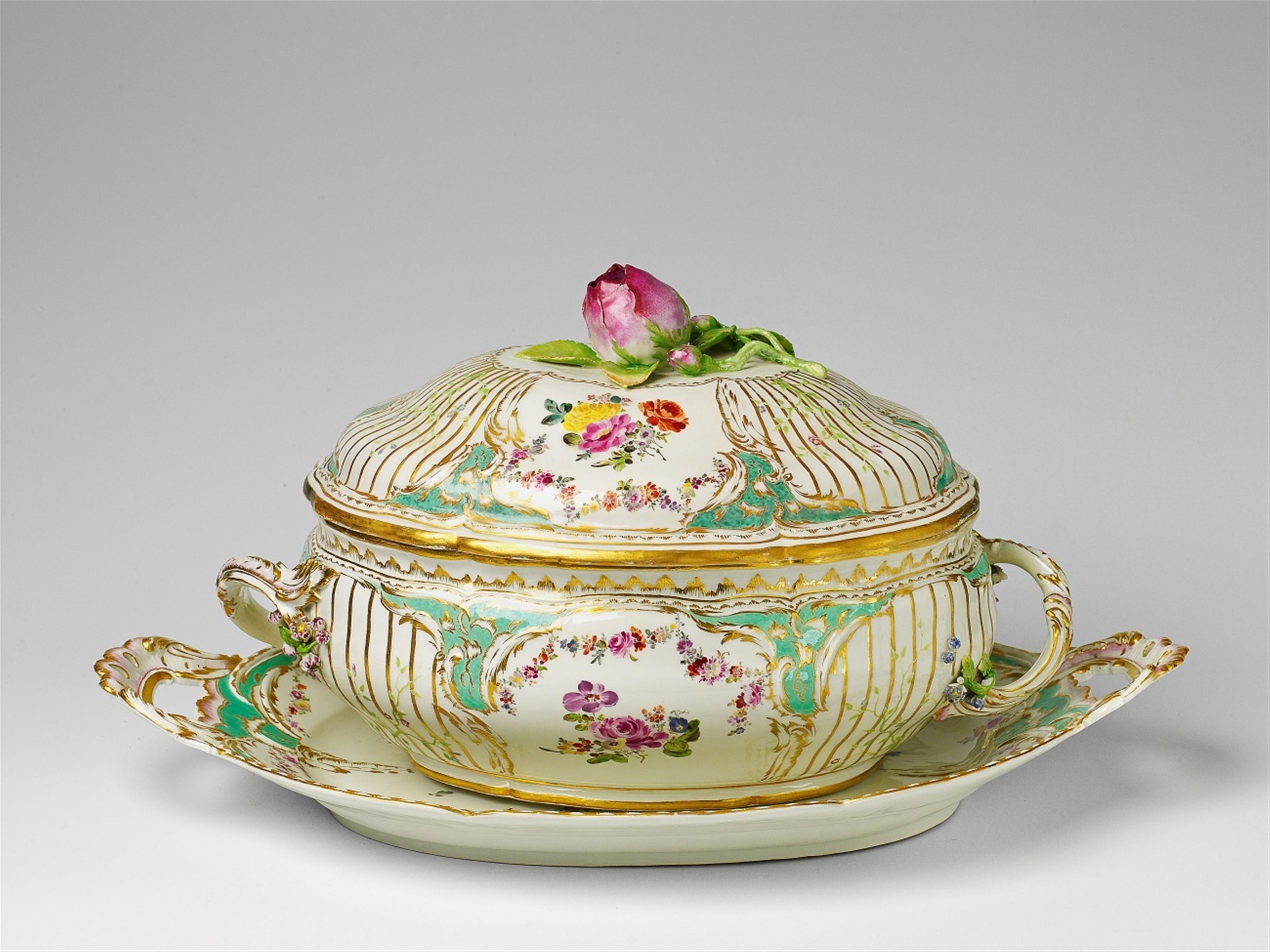 A large Berlin KPM porcelain tureen and stand from the 2nd Potsdam service - image-1