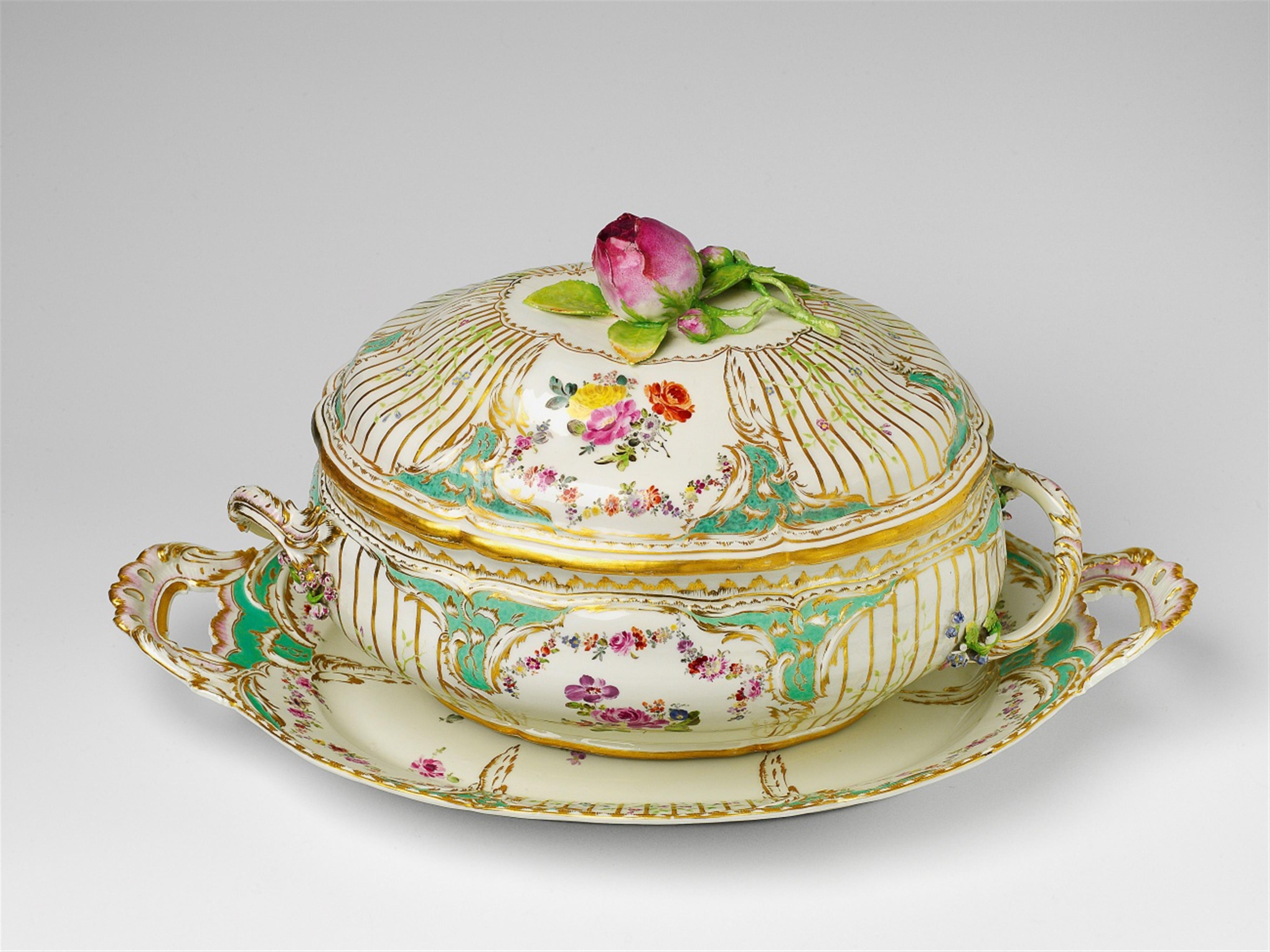 A large Berlin KPM porcelain tureen and stand from the 2nd Potsdam service - image-2