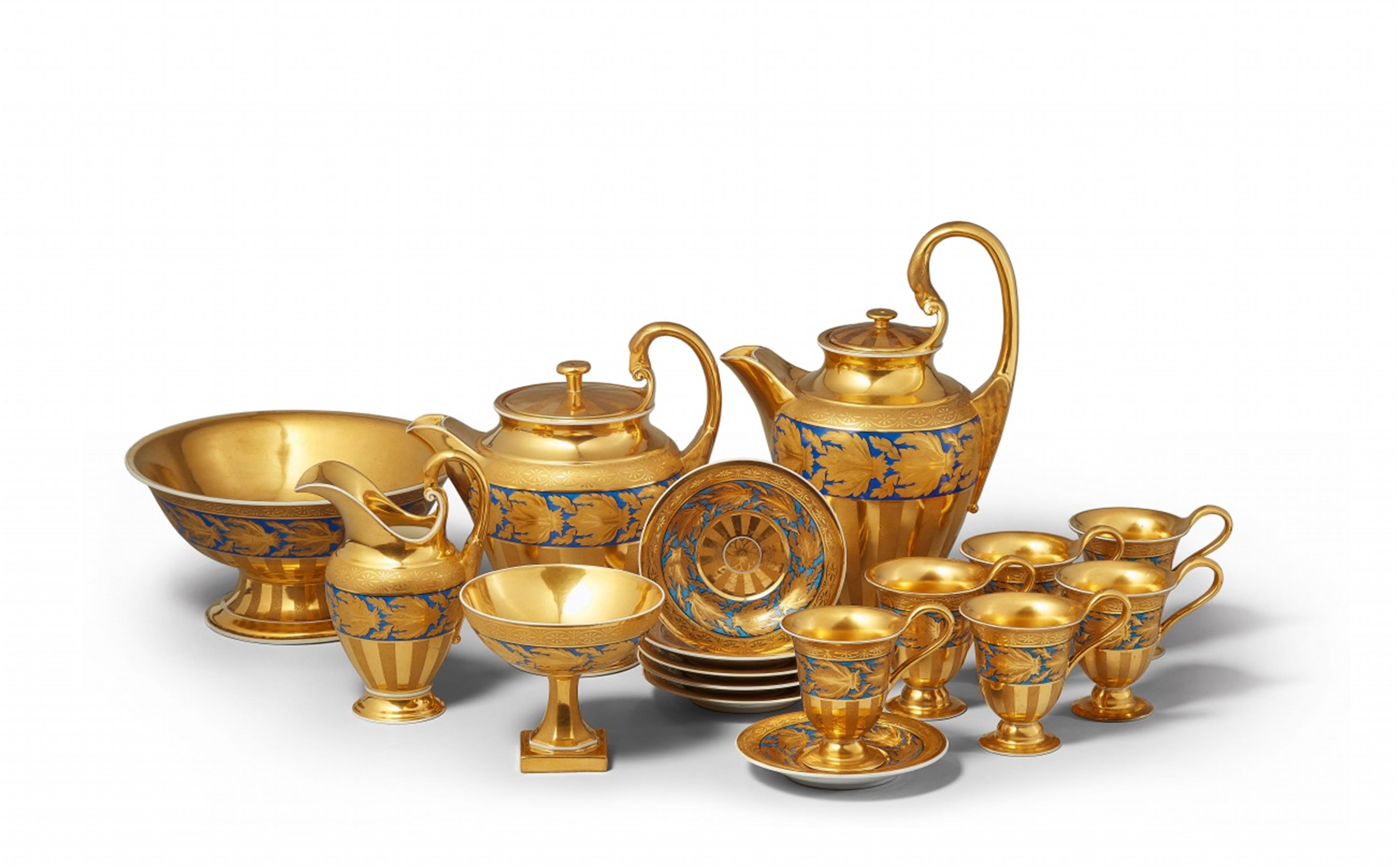 A Berlin KPM porcelain tea and coffee service with gold ground - image-1