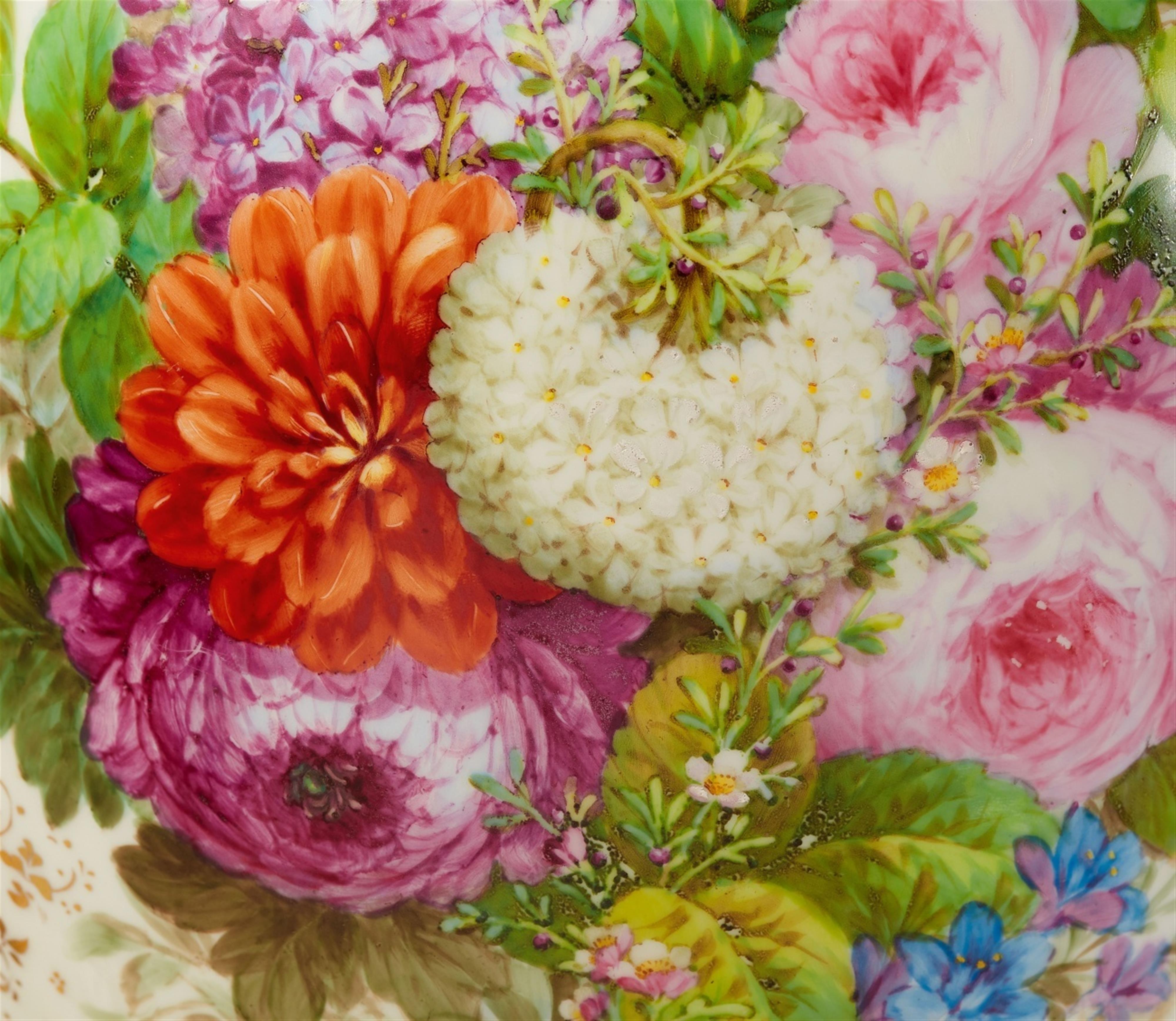 Paar Amphorenvasen mit Blumendekor - image-3