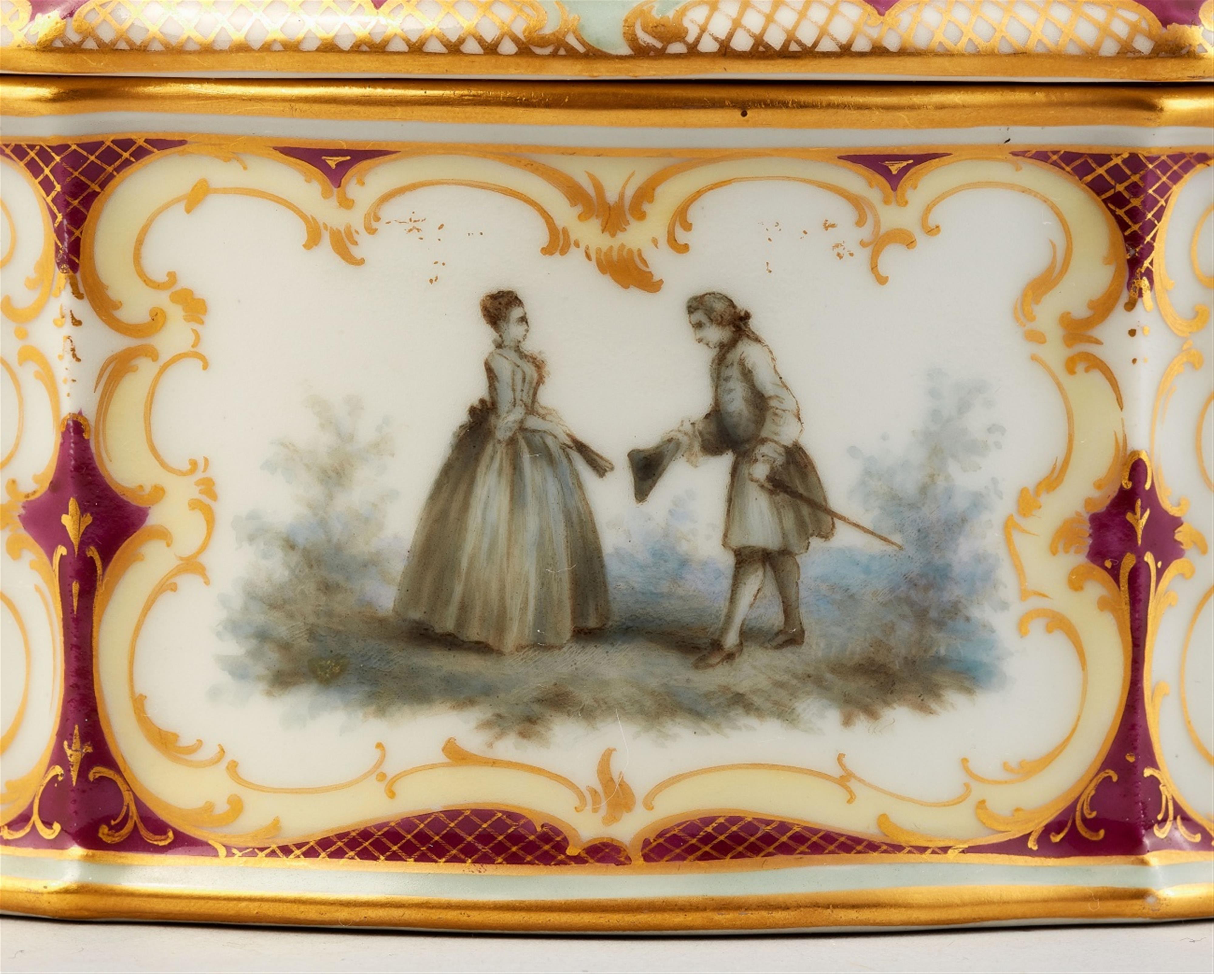 A Berlin KPM porcelain box with a floral finial - image-3