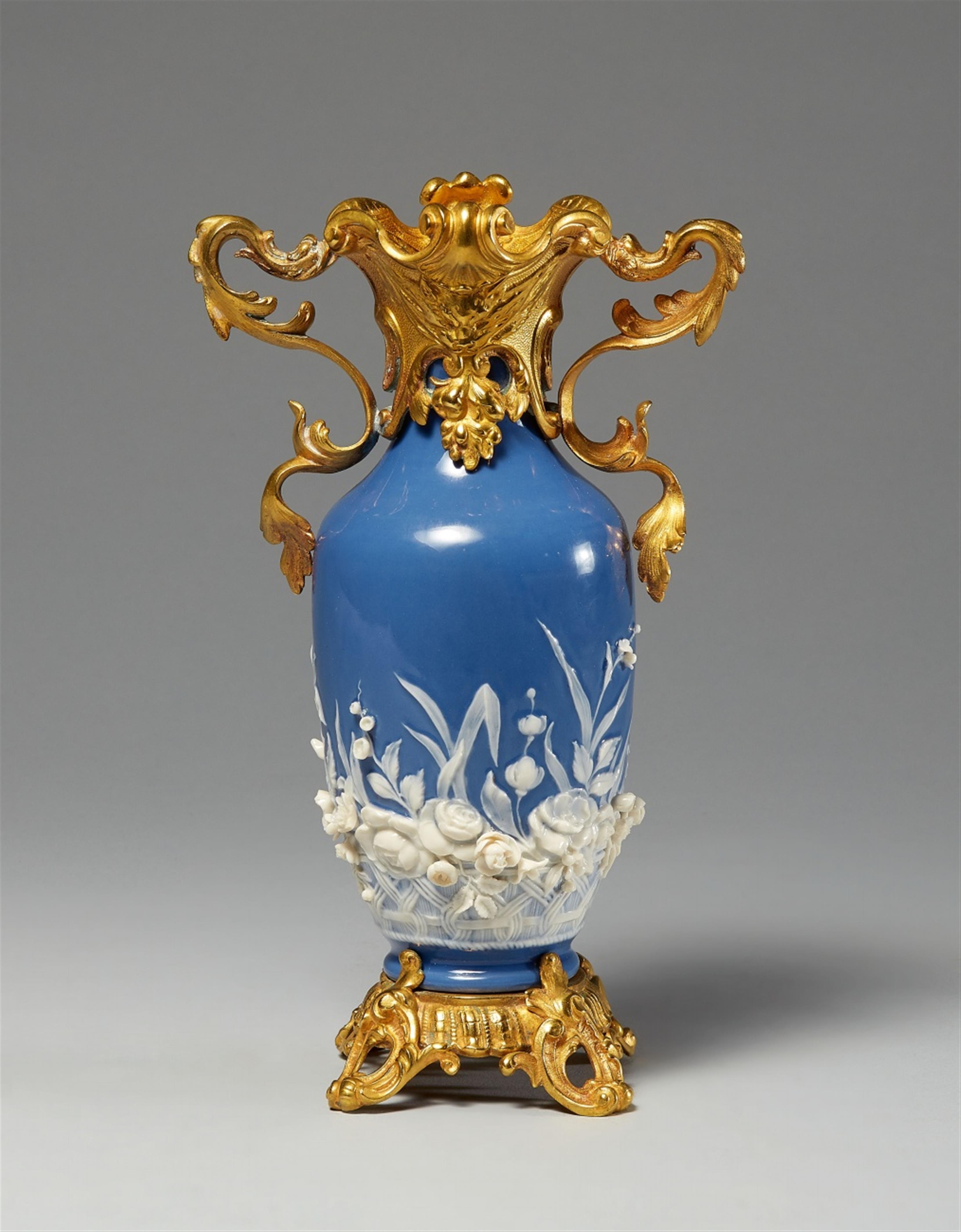 Seltene Vase mit plastischem Blütenbelag - image-1