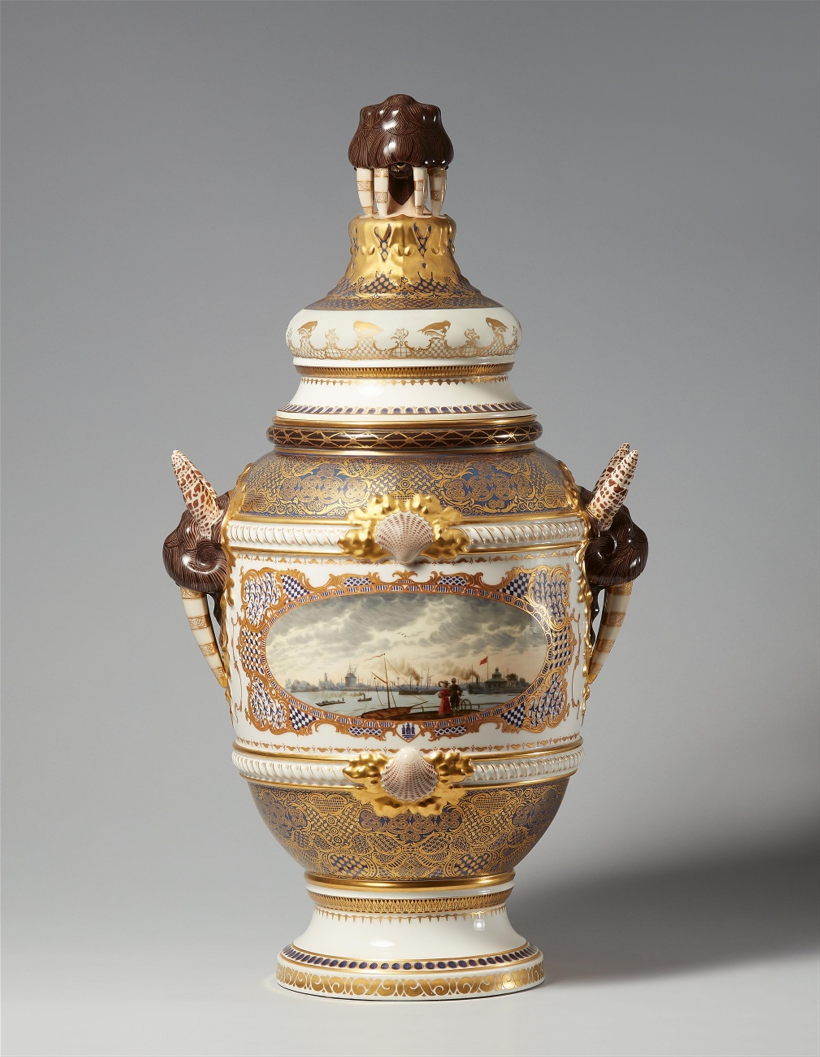 An important Bing & Grøndahl porcelain vase with maritime motifs - image-2