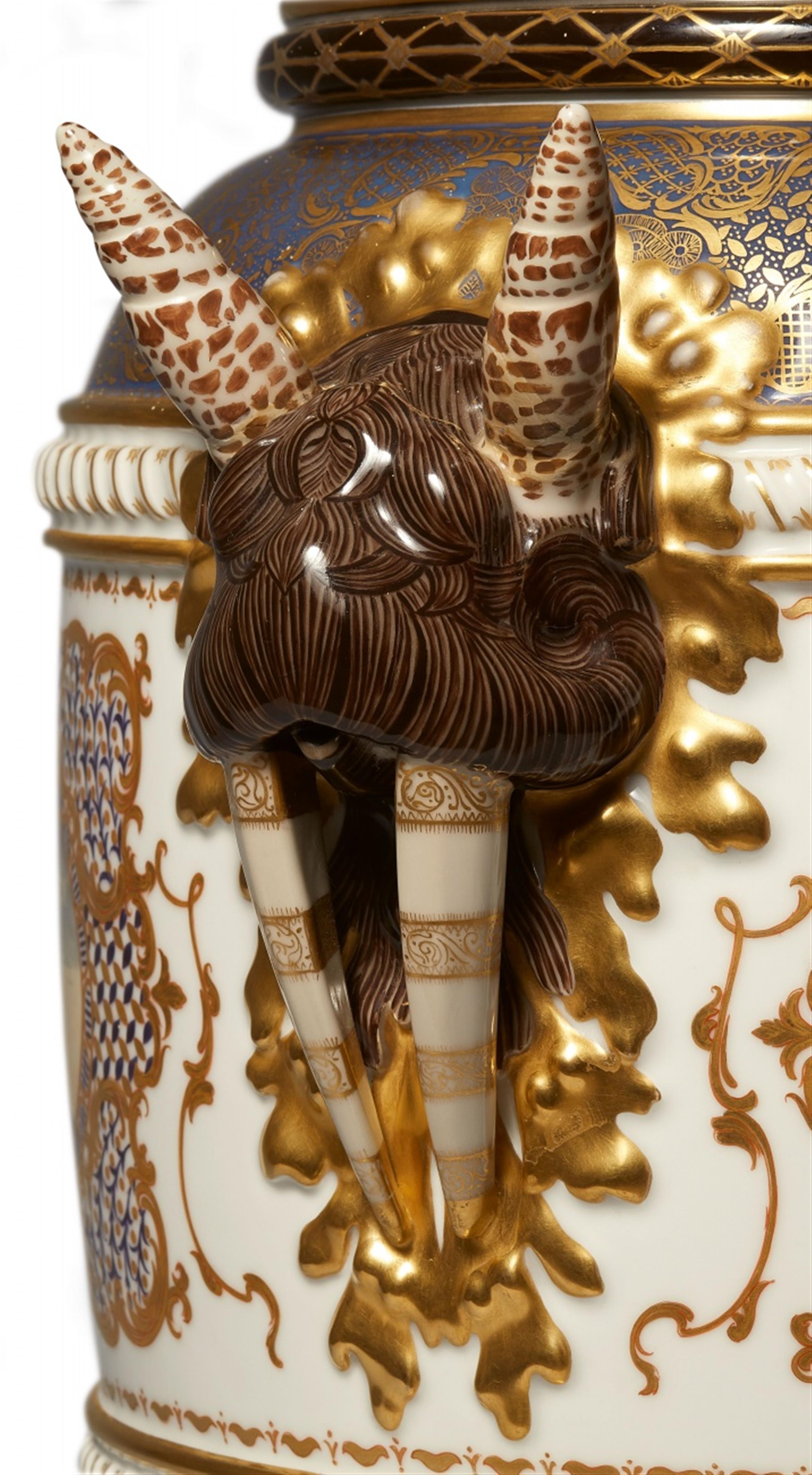 An important Bing & Grøndahl porcelain vase with maritime motifs - image-3