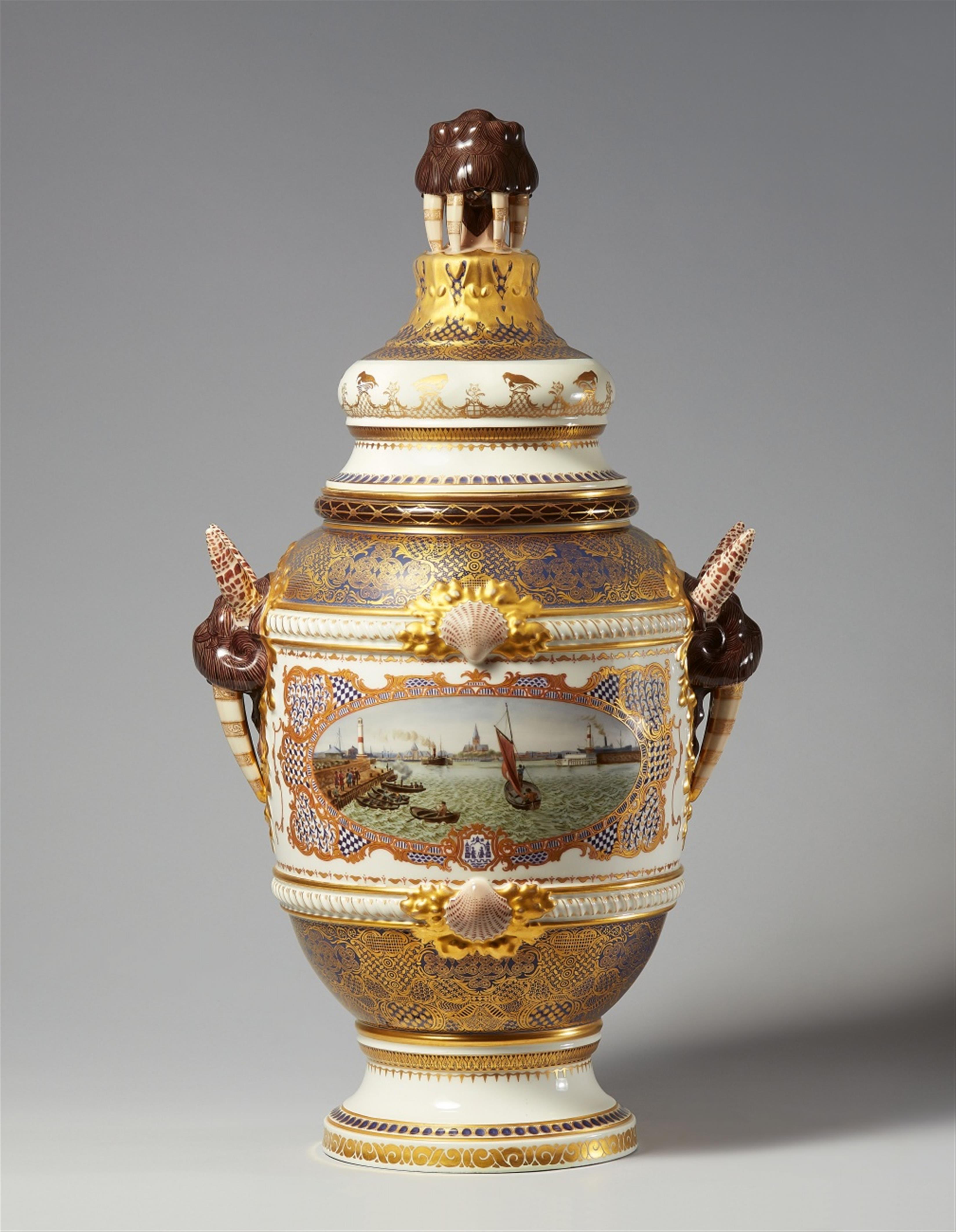 An important Bing & Grøndahl porcelain vase with maritime motifs - image-1