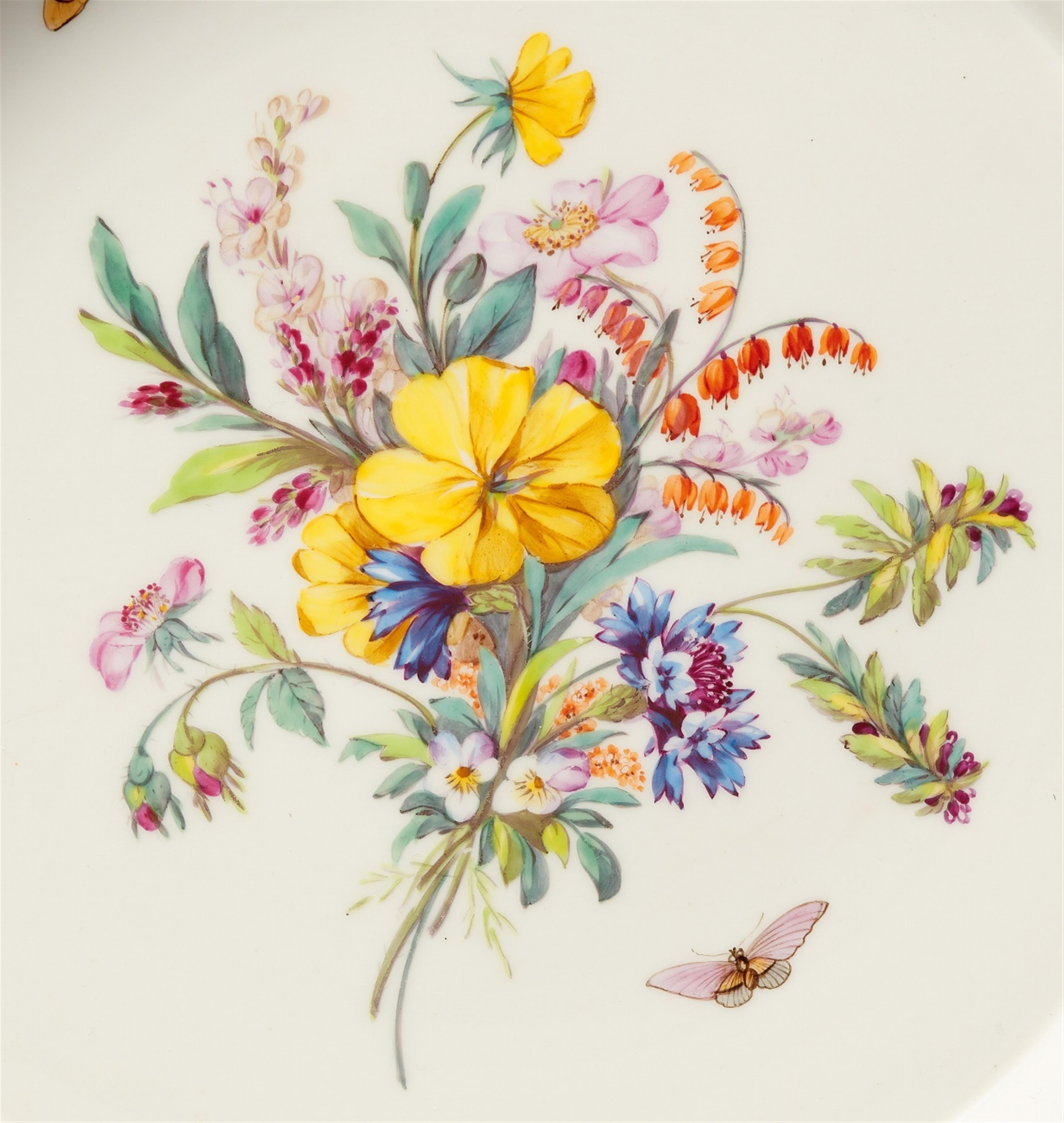 A large Berlin KPM porcelain platter from the dinner service for Prince Henry of Prussia - image-2