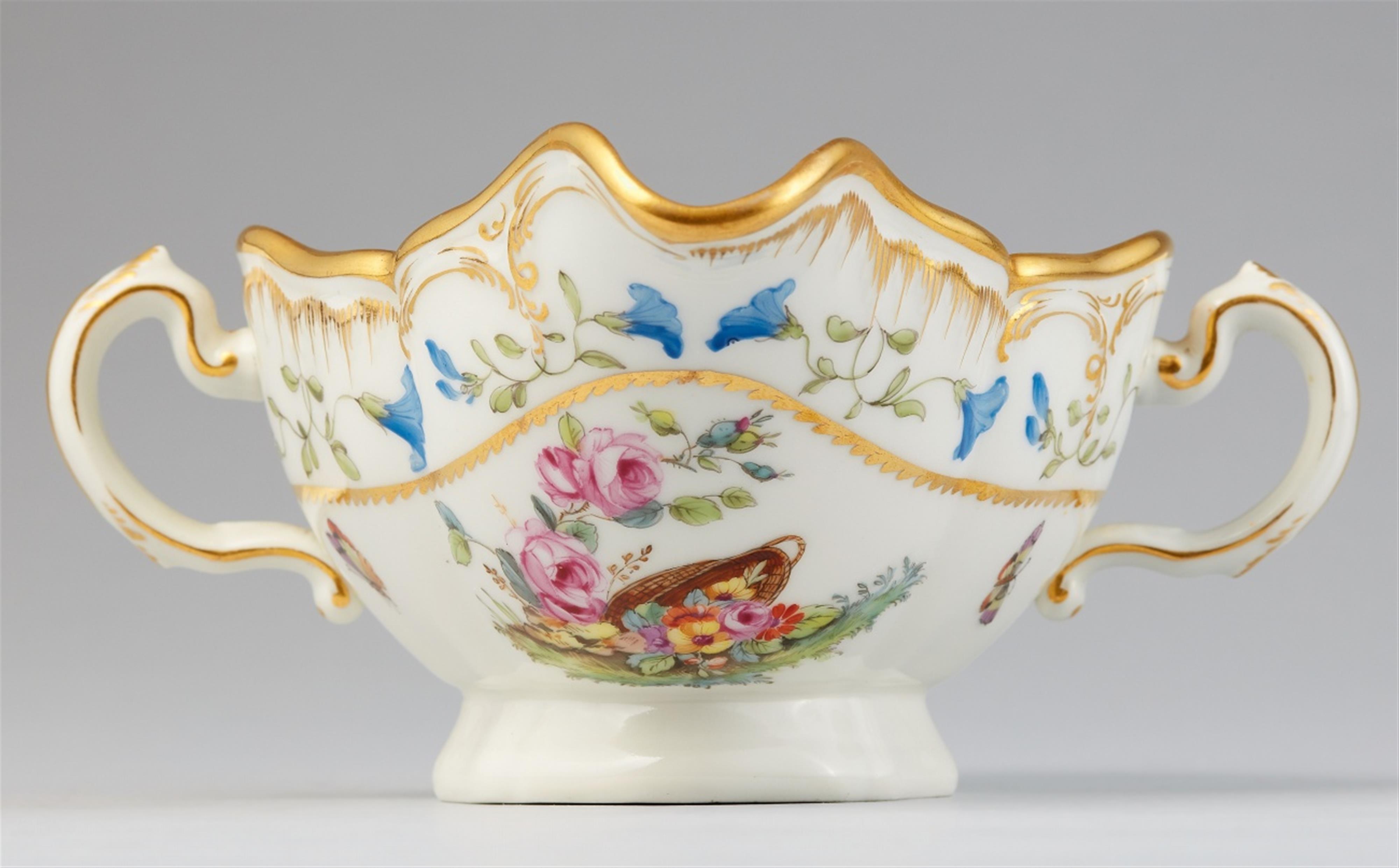 A Berlin KPM porcelain sauce boat from the dinner service for Charlottenburg Palace - image-2