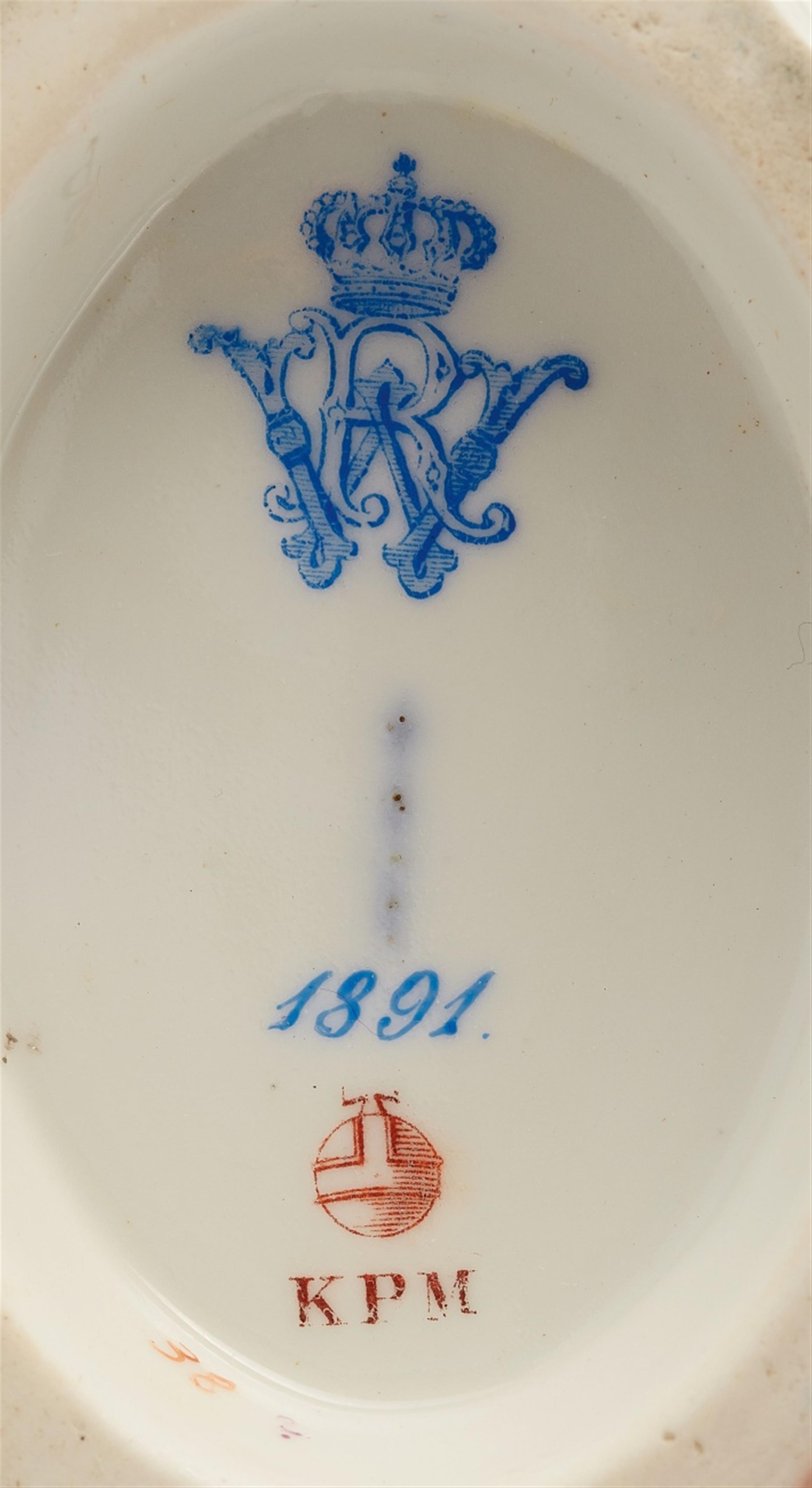 A Berlin KPM porcelain sauce boat from the dinner service for Charlottenburg Palace - image-3