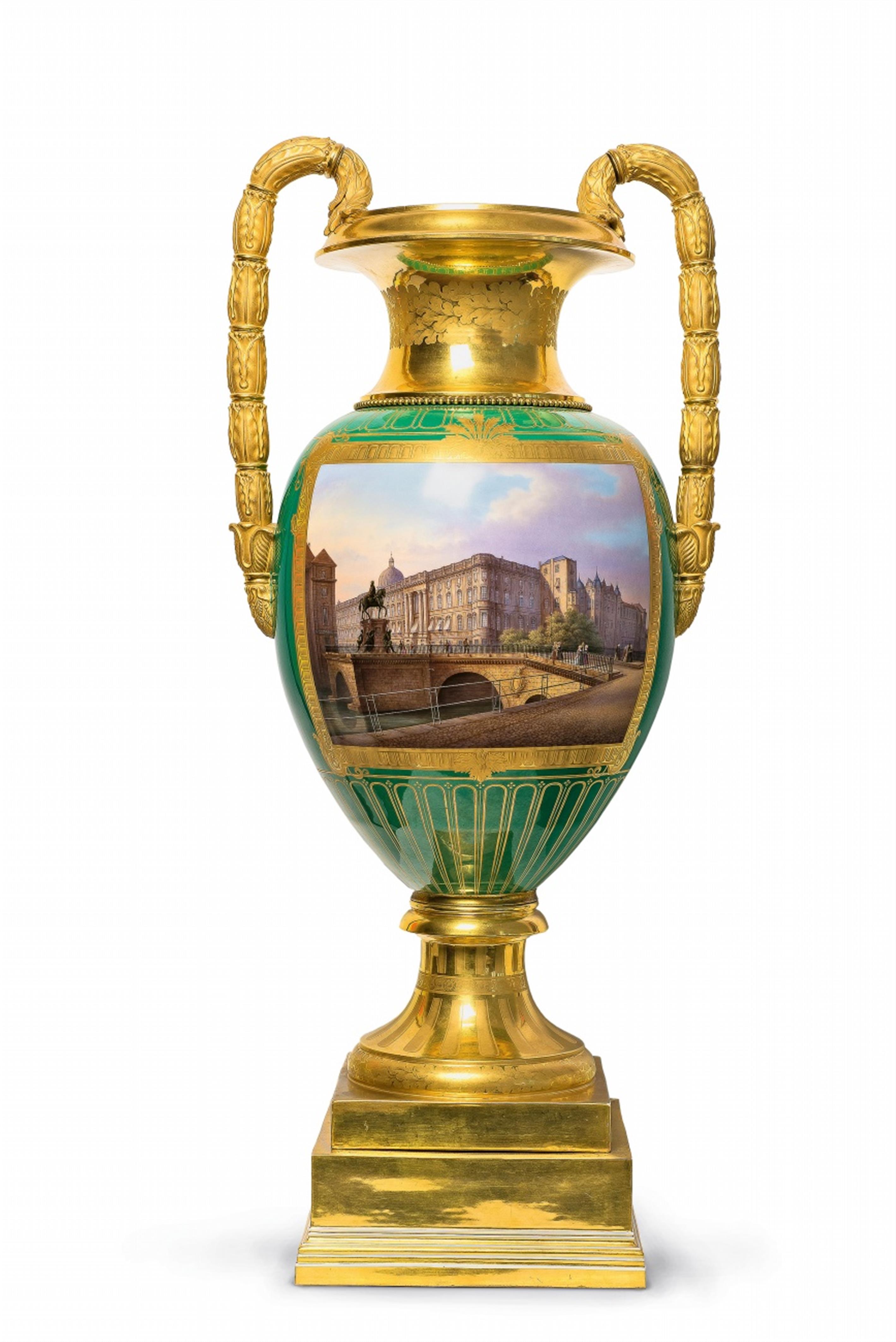 A magnificent Berlin KPM porcelain vase with views of royal palaces - image-2