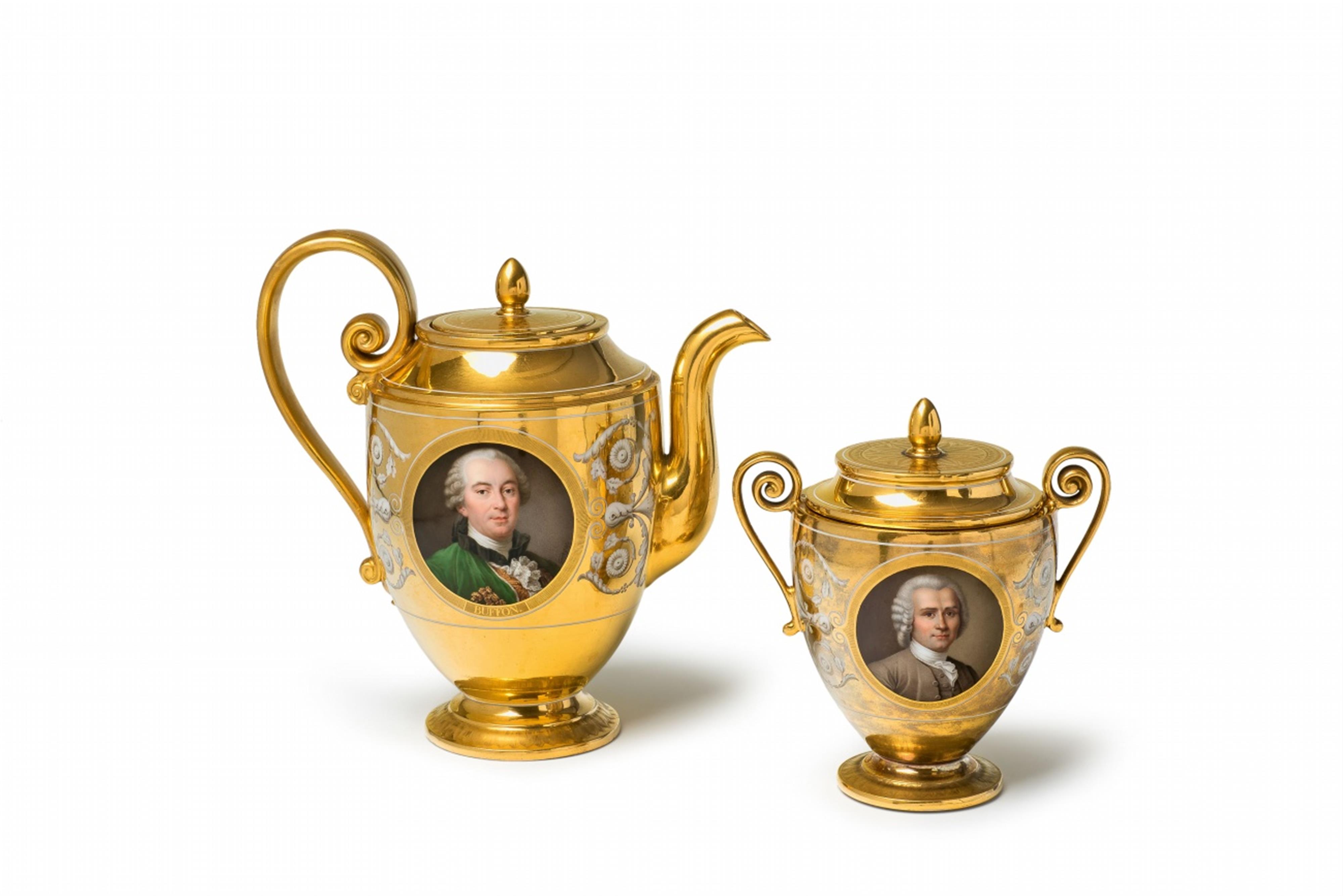 A Sèvres porcelain teapot and sugar box from the "fond d´or iconographique français" déjeuner - image-2