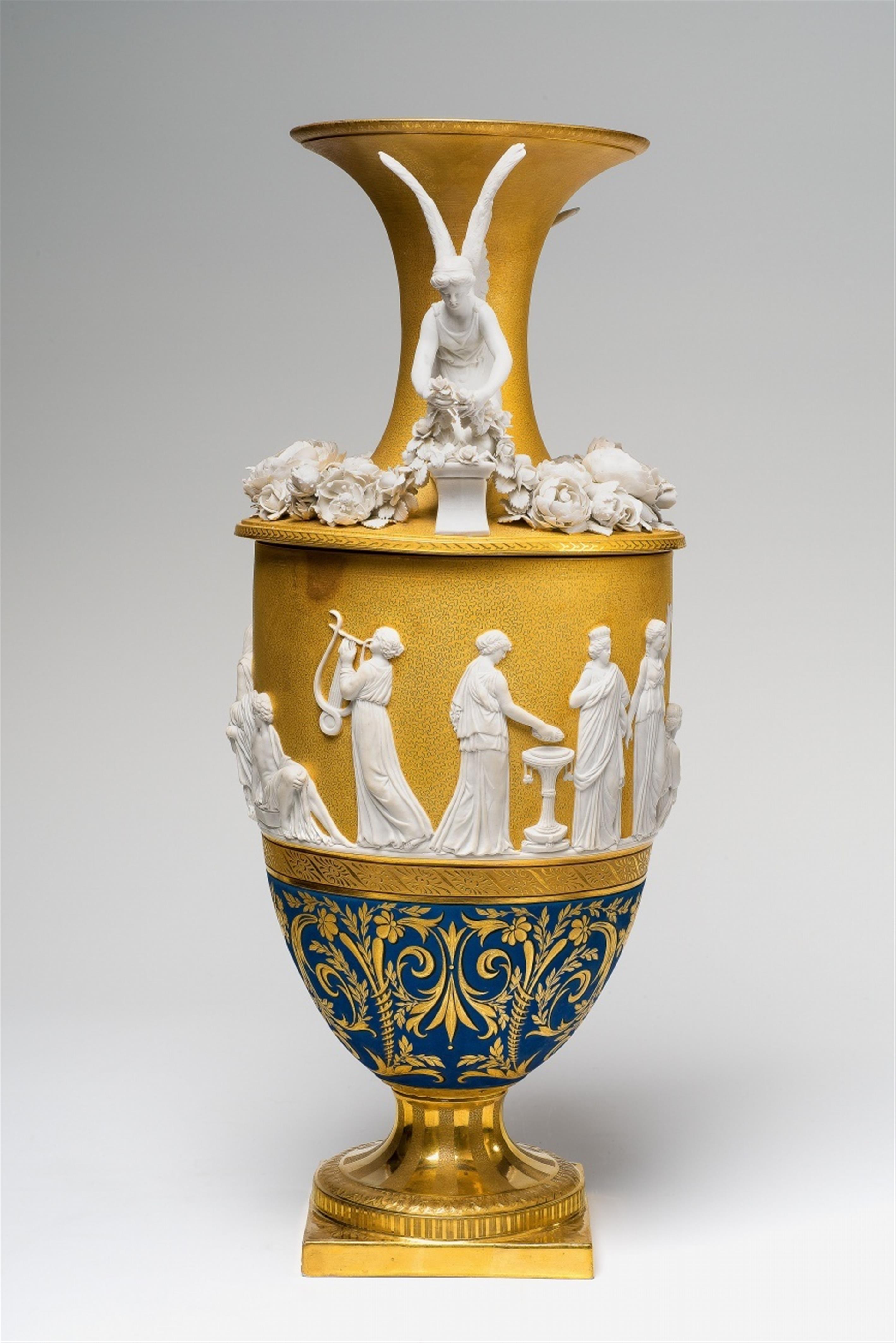 A Berlin KPM porcelain vase with a depiction of the Aldobrandini wedding, the so-called nuptial vase from the service with the iron helmet - image-4