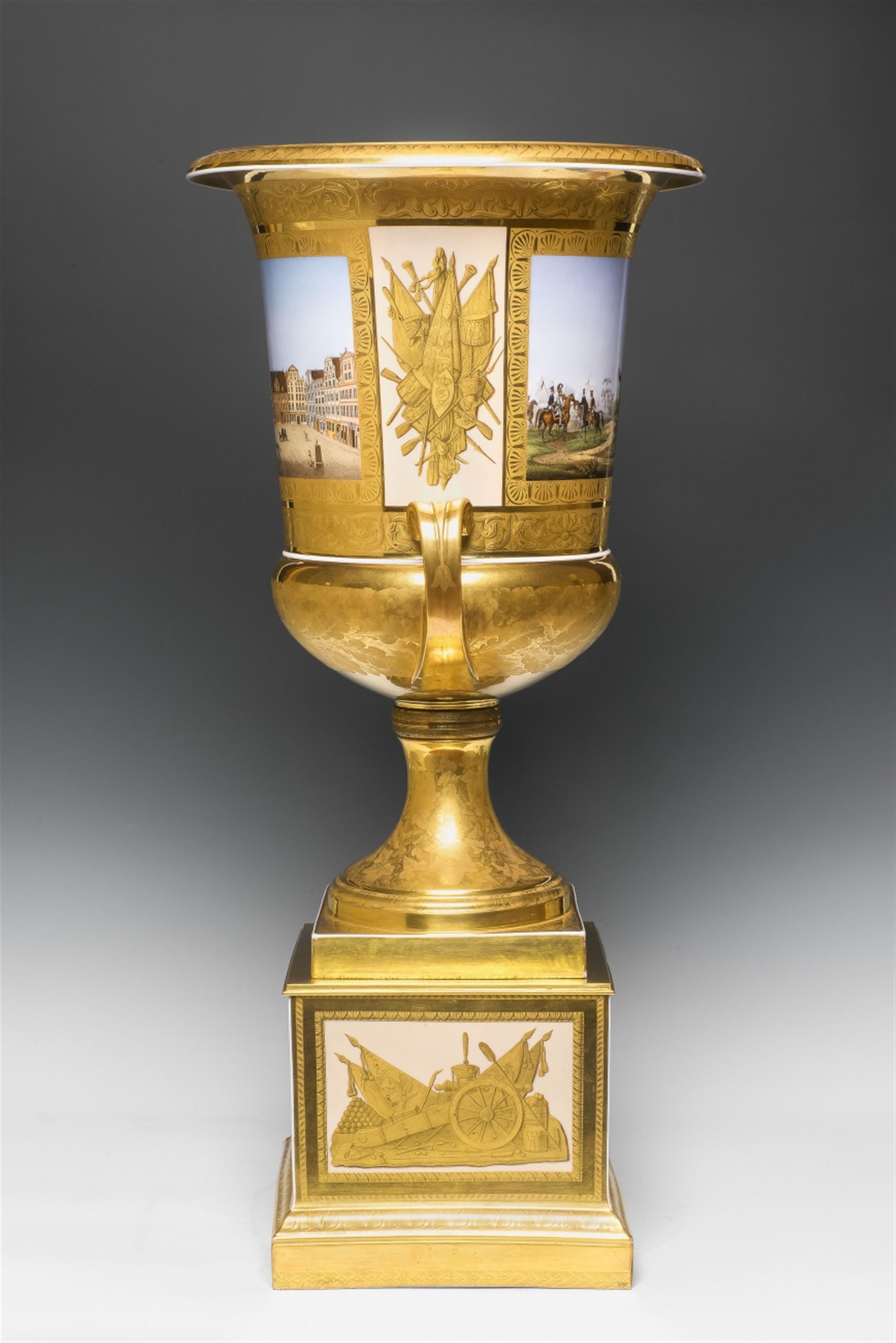 Vase mit preußischen Soldaten und Ansicht des Blücherplatzes in Breslau - image-3