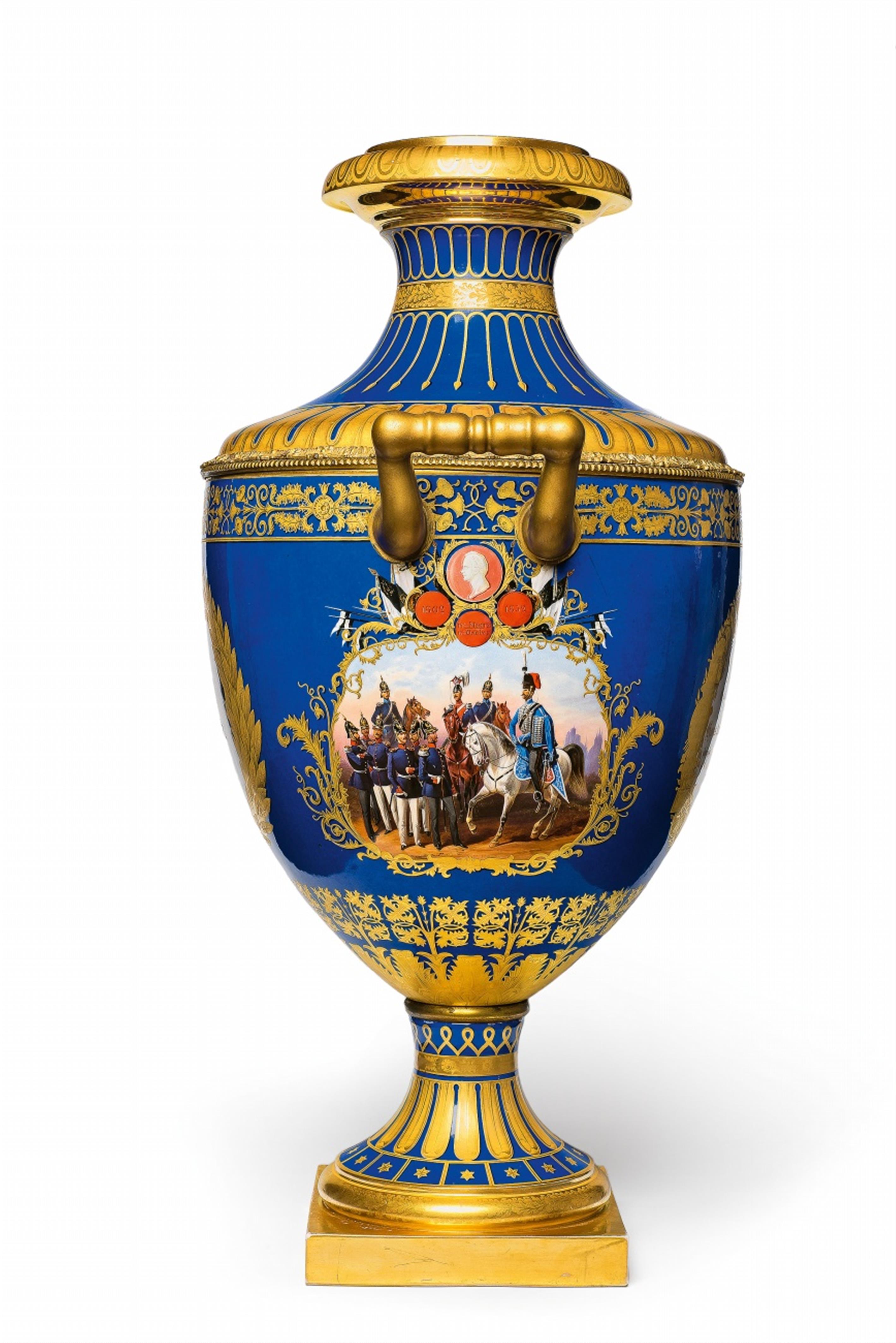 A Berlin KPM porcelain vase for General von Voß-Buch - image-3