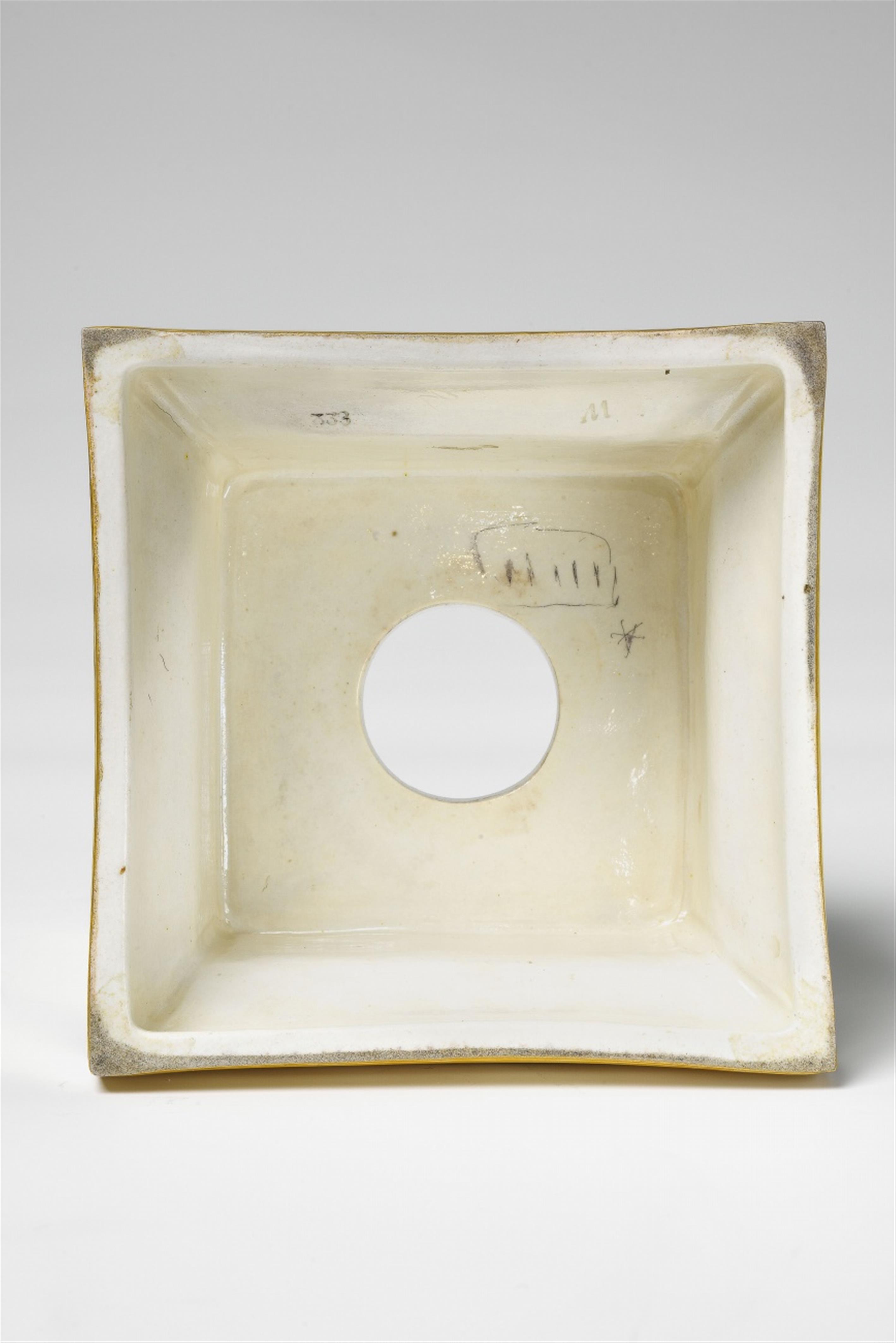 A Niedermayer porcelain urn with "fleurs en terrasse" - image-3