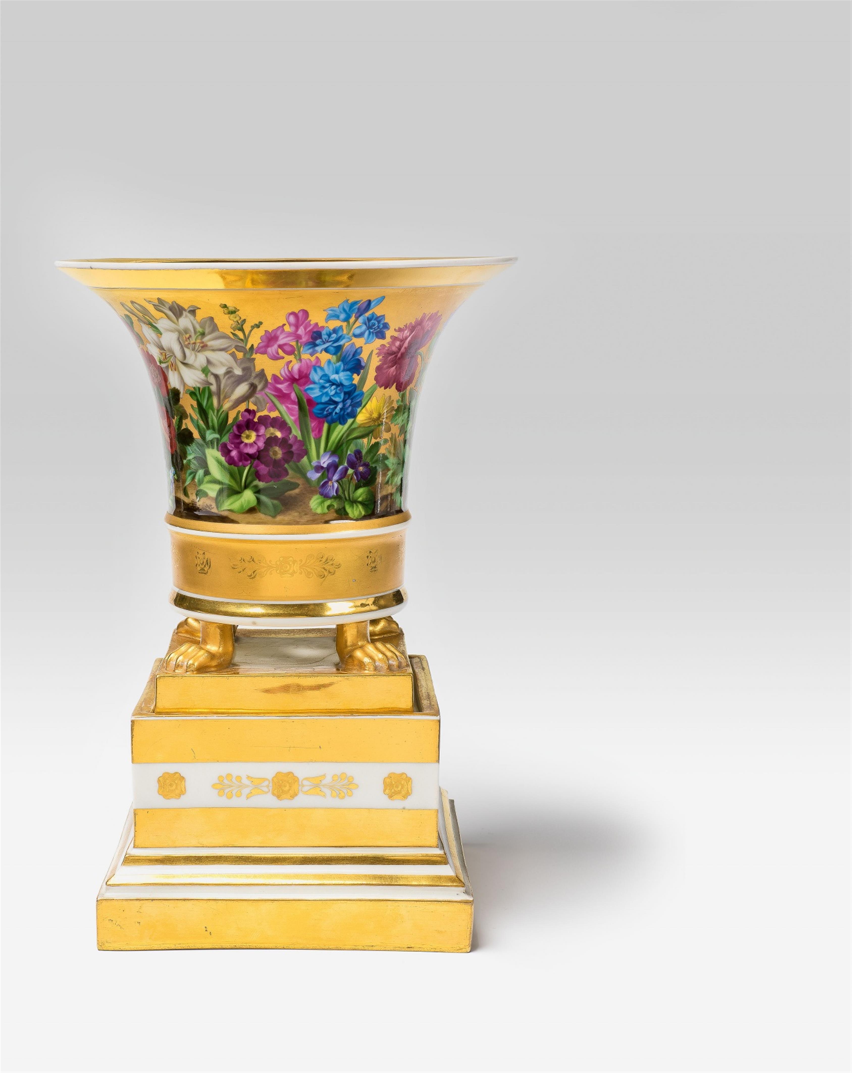 A Niedermayer porcelain urn with "fleurs en terrasse" - image-4