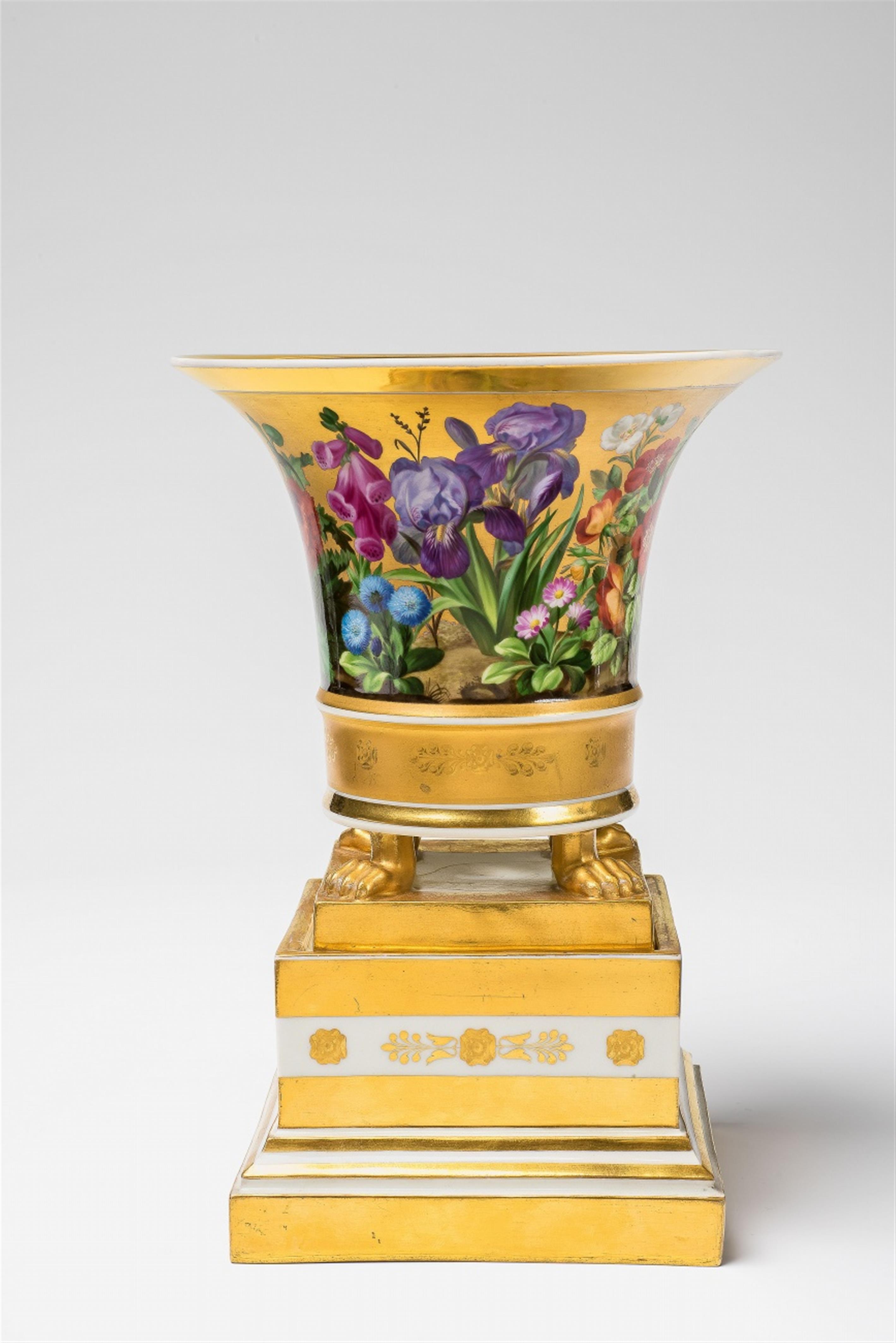 A Niedermayer porcelain urn with "fleurs en terrasse" - image-5