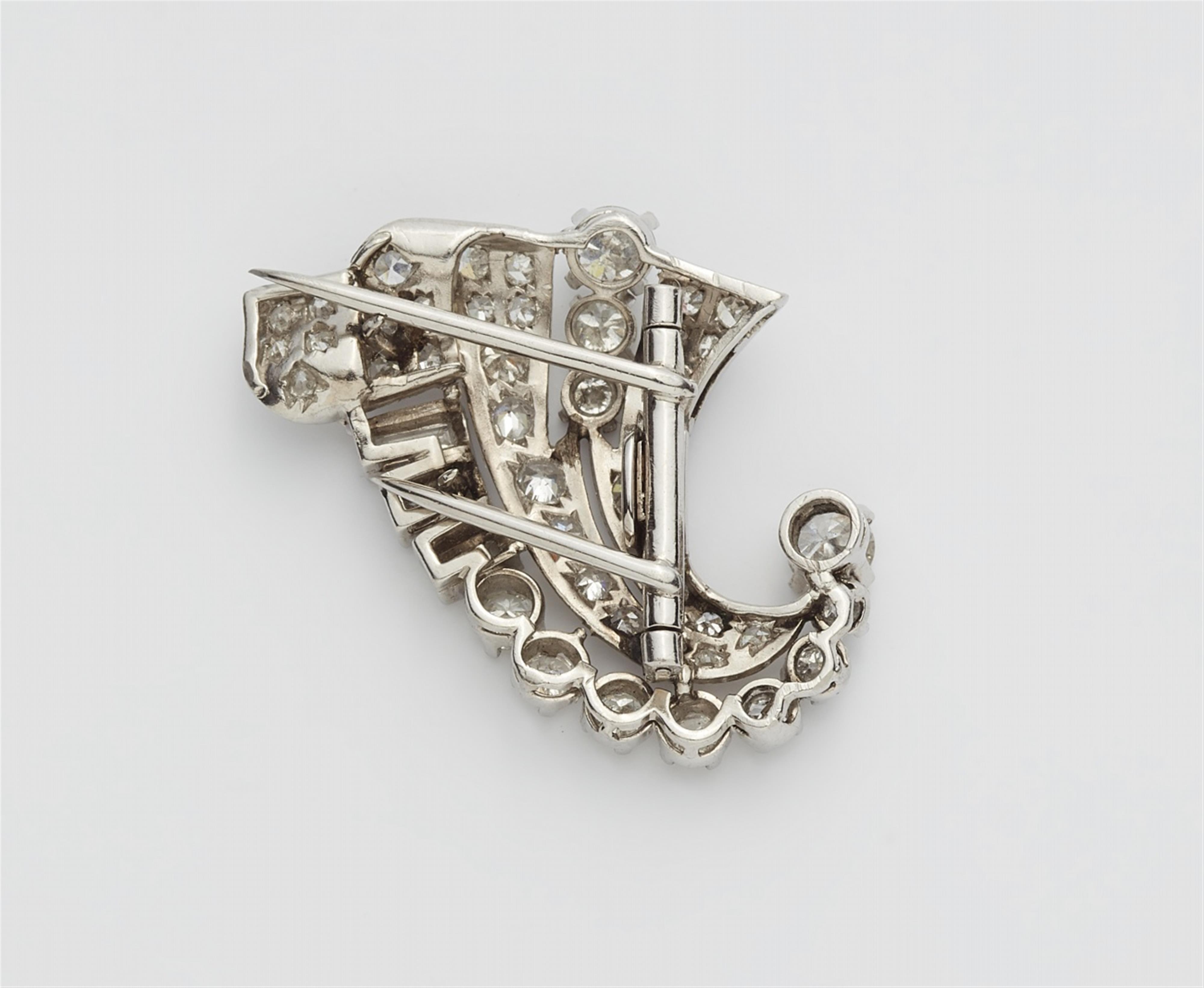 An 18k white gold and diamond Art Deco clip brooch - image-3