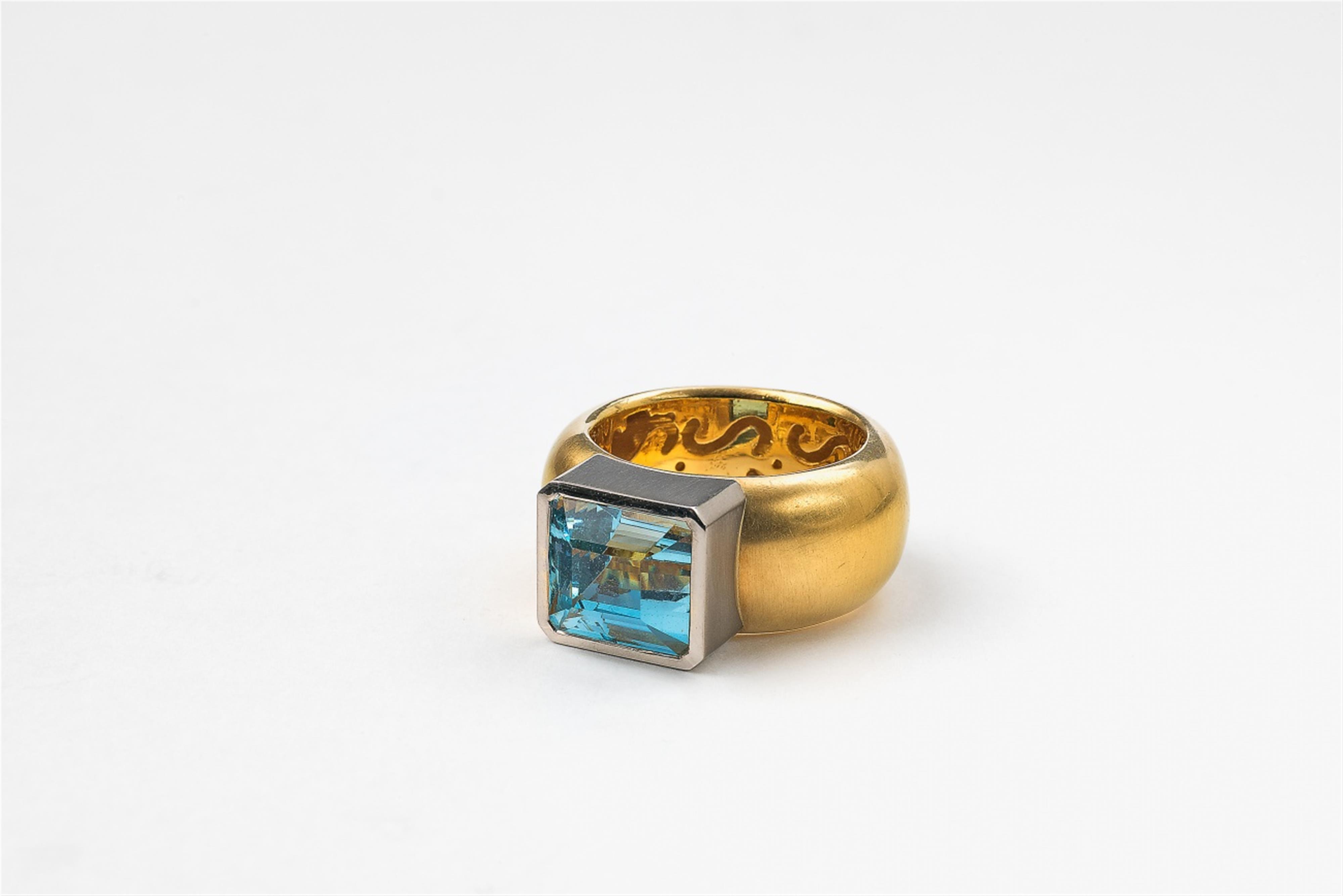 A 22k gold and aquamarine ring - image-1