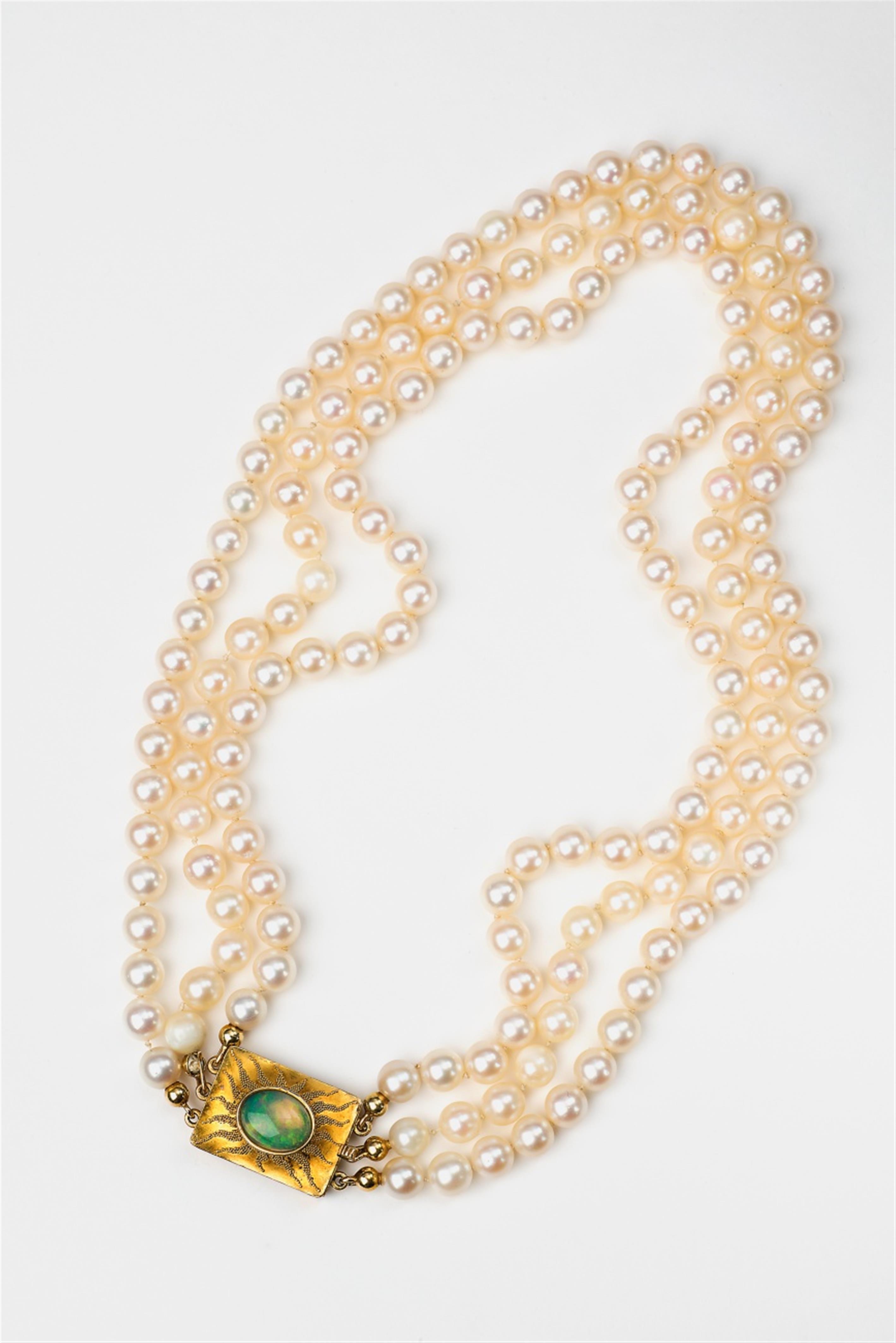 An 18k gold and granulation pearl necklace - image-1