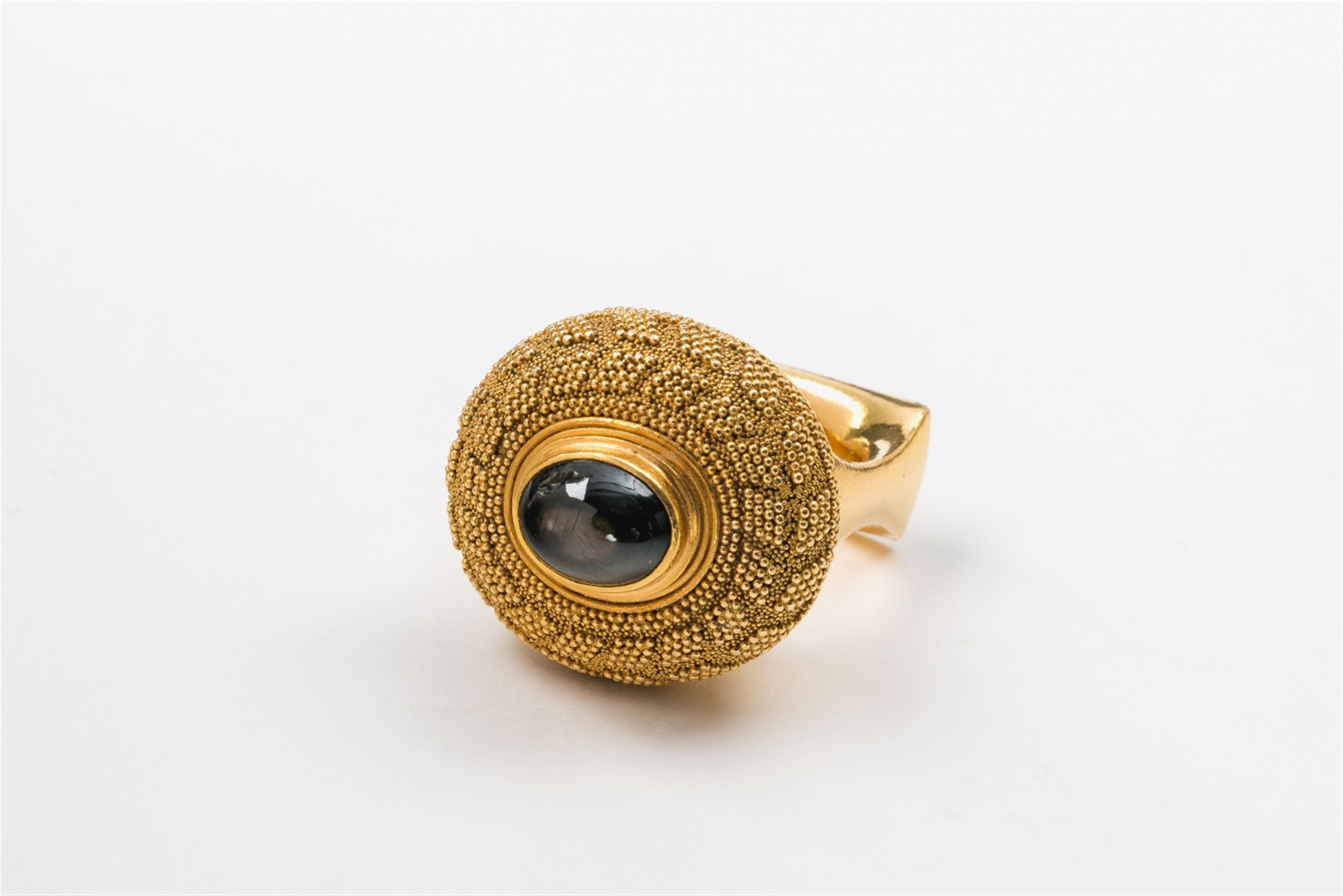 An 18k gold granulation and black star sapphire ring - image-1