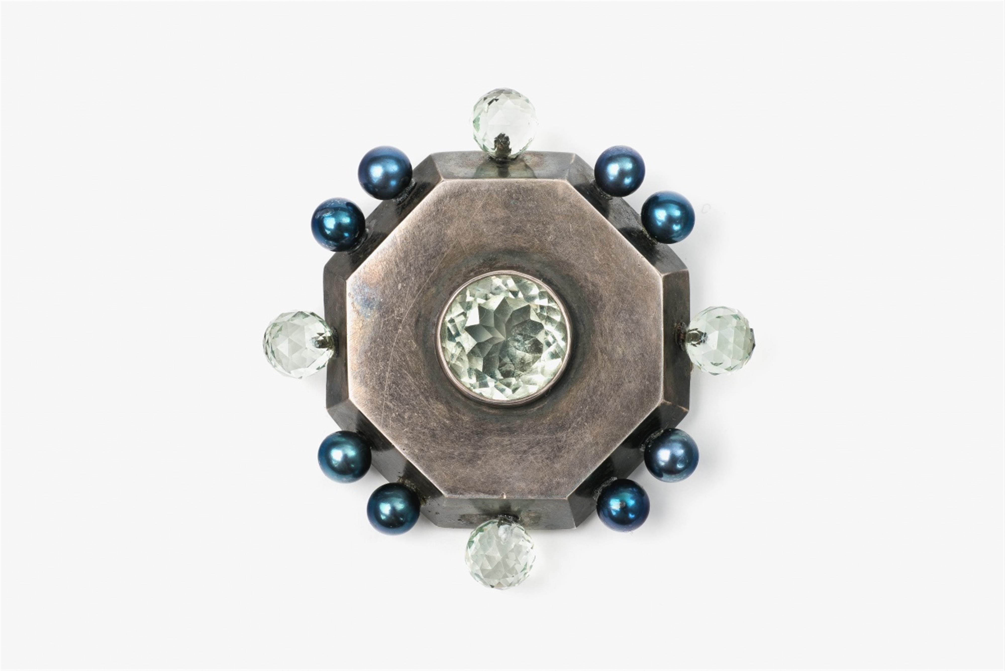 A Sterling silver and green quartz brooch - image-1