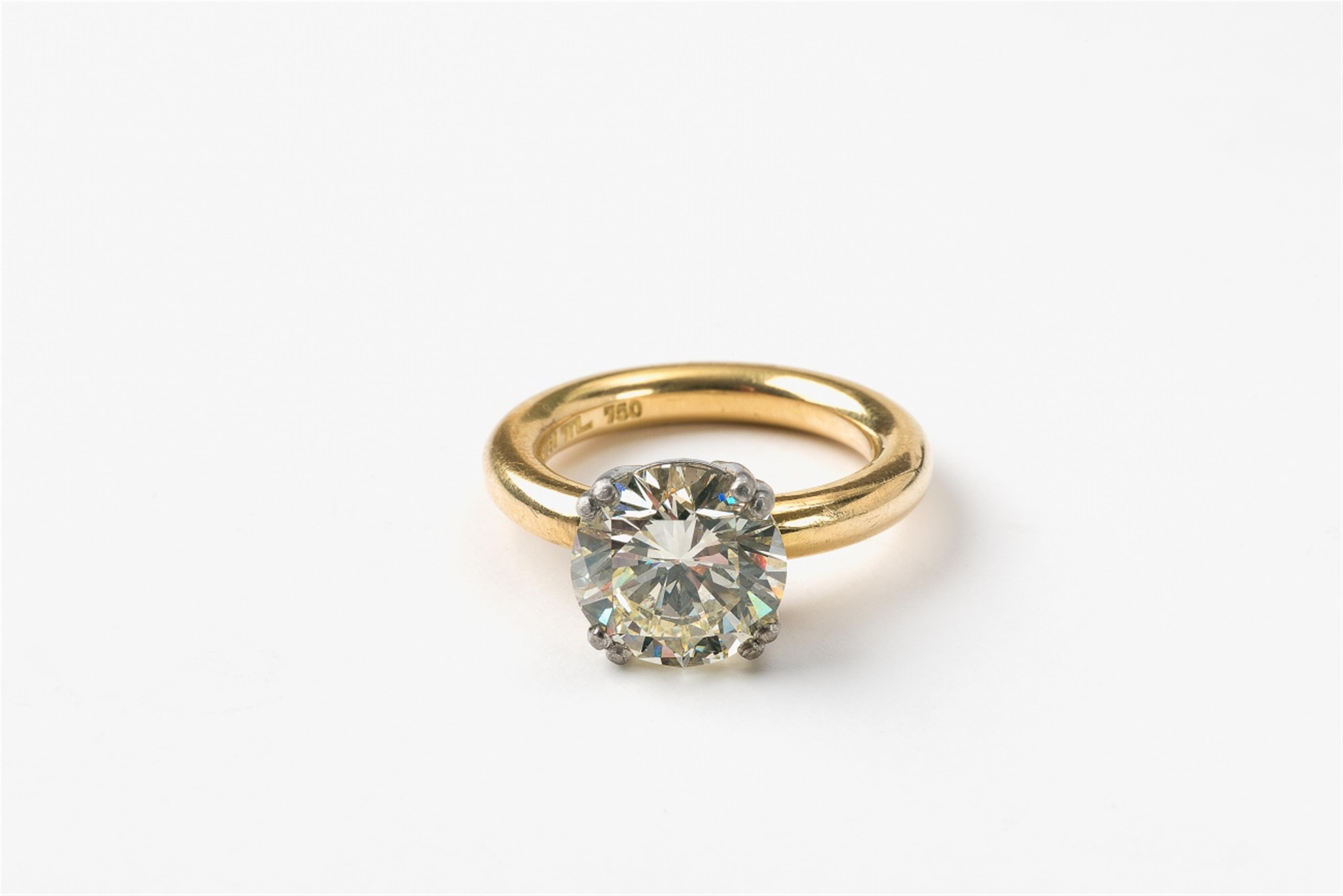 An 18k gold and platinum diamond solitaire ring - image-2